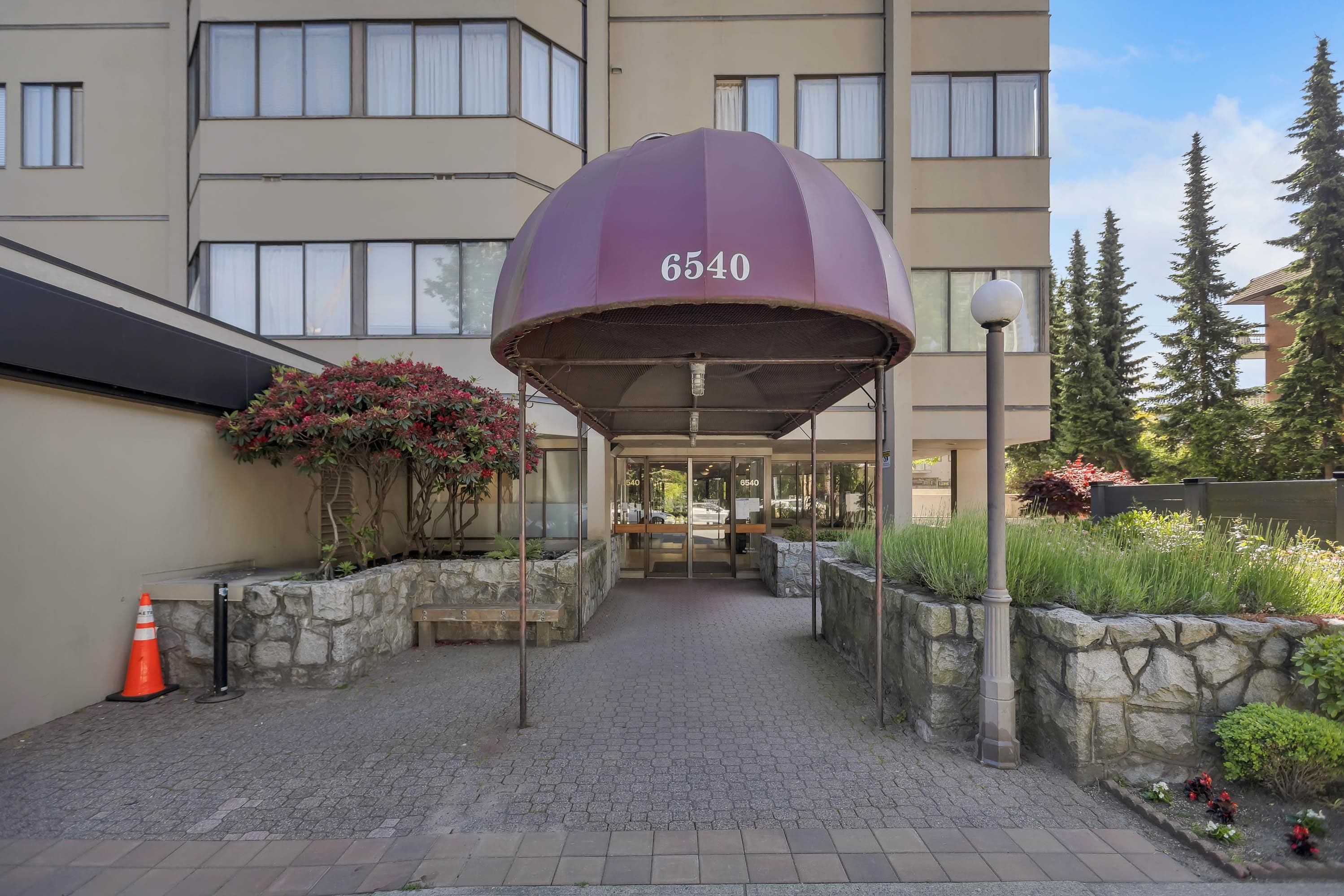 201 - 6540 Burlington Avenue, Burnaby, V5H 4G3 — photo 3