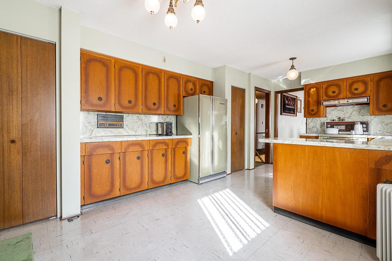1415 Salsbury Drive, Vancouver, V5L 4B5 — photo 3