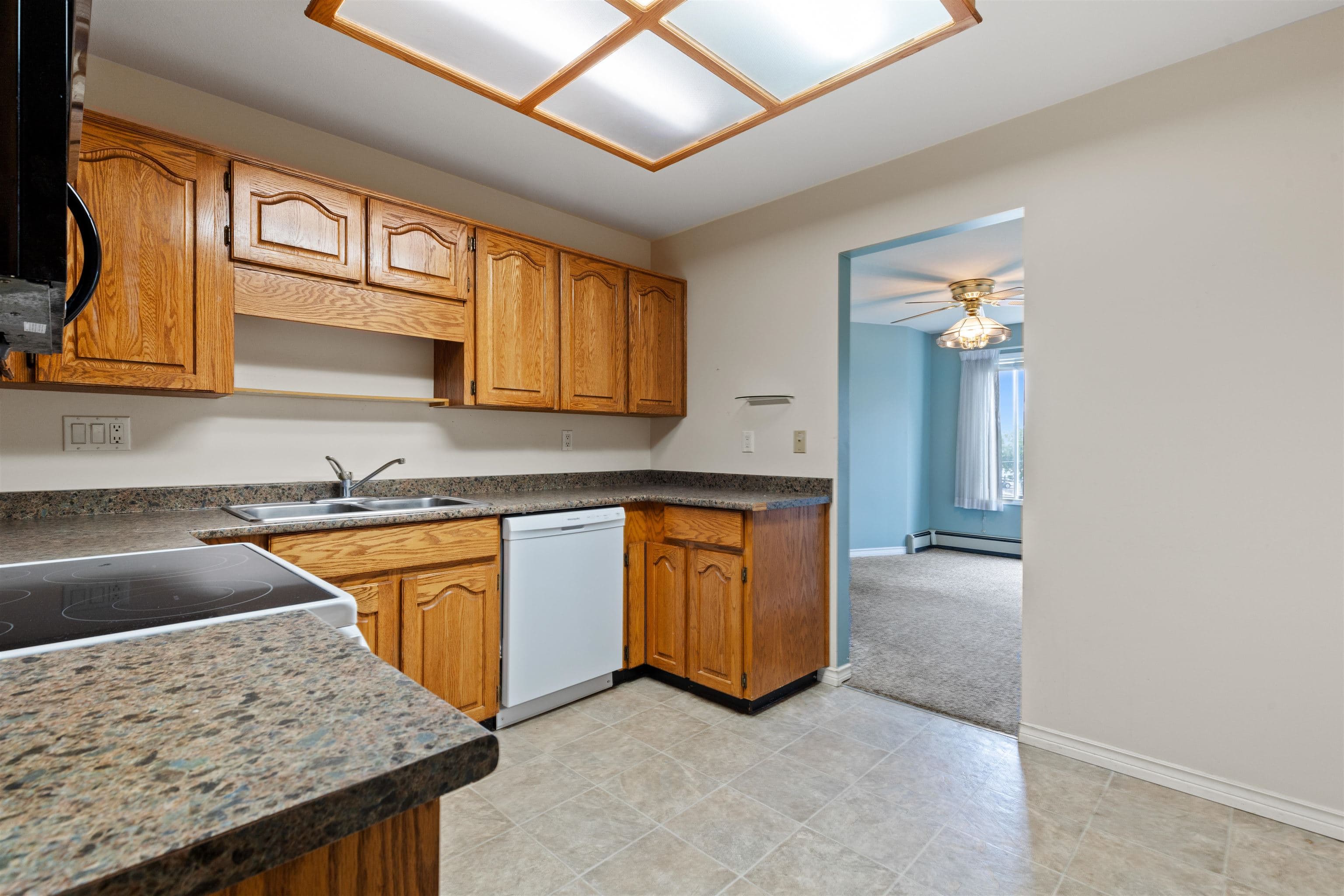 306 - 32823 Landeau Place, Abbotsford, V2S 6S6 — photo 3