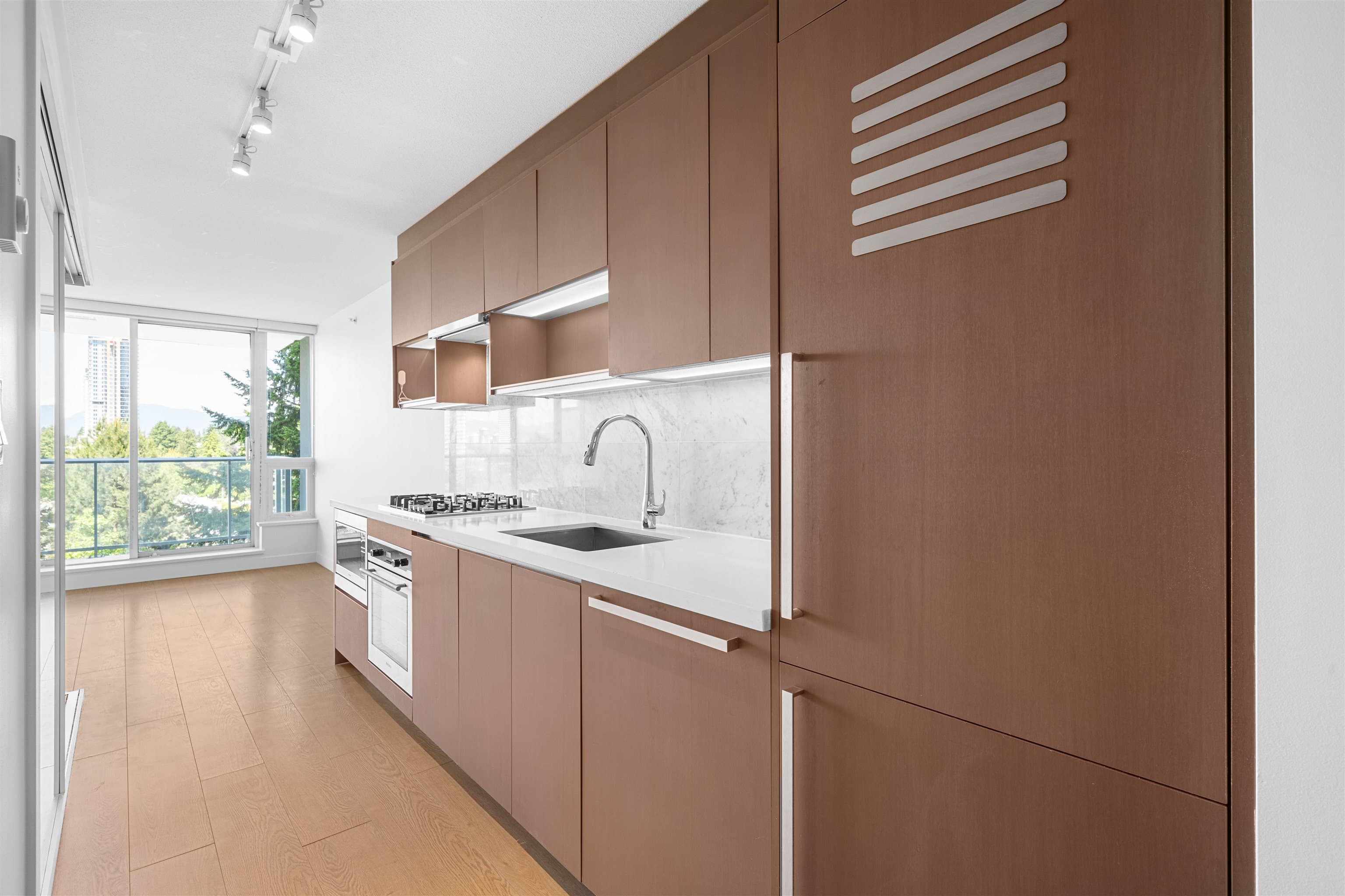 1111 - 13750 100 Avenue, Surrey, V3T 0L3 — photo 3
