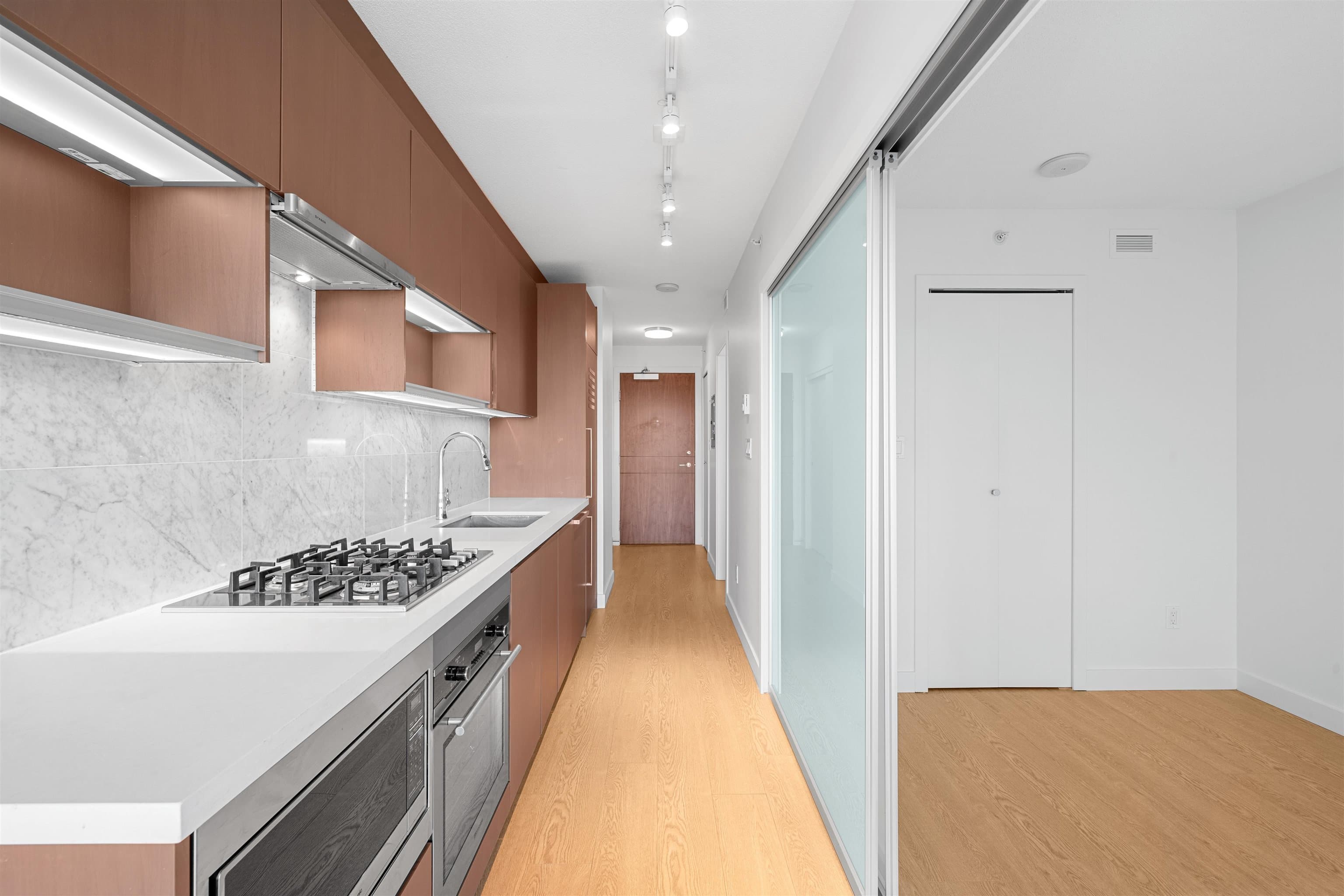1111 - 13750 100 Avenue, Surrey, V3T 0L3 — photo 4
