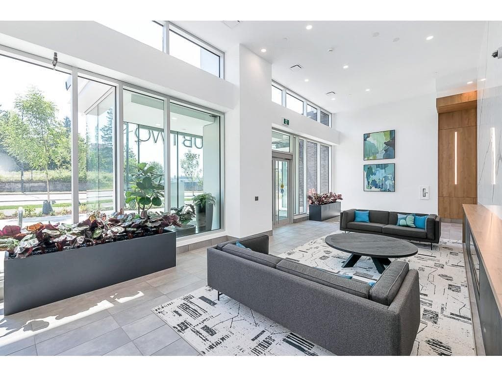 21FL - 13745 George Junction, Surrey, V3T 0P8 — photo 5