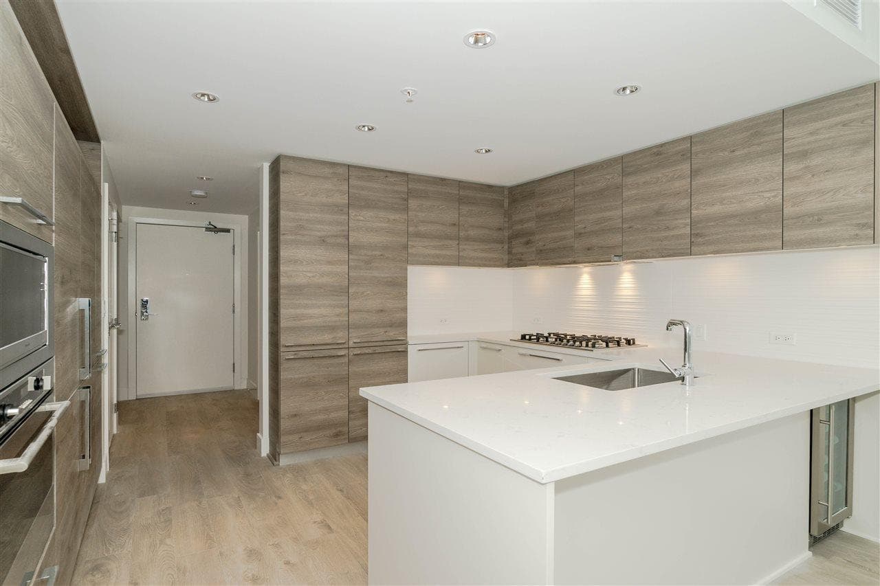 1907 - 7388 Kingsway, Burnaby, V3N 0G9 — photo 2