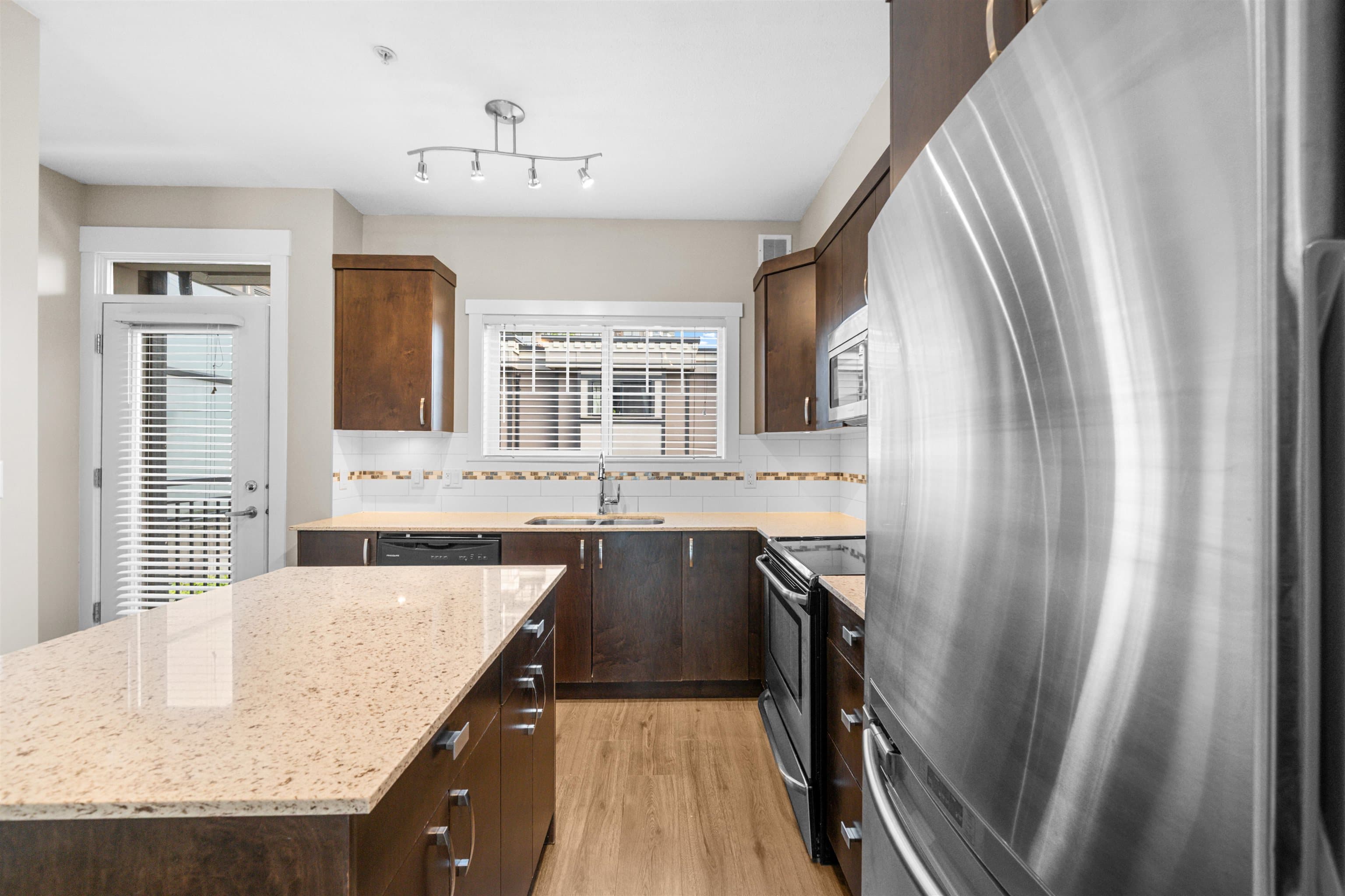 7 - 838 Royal Avenue, New Westminster, V3M 1J9 — photo 3