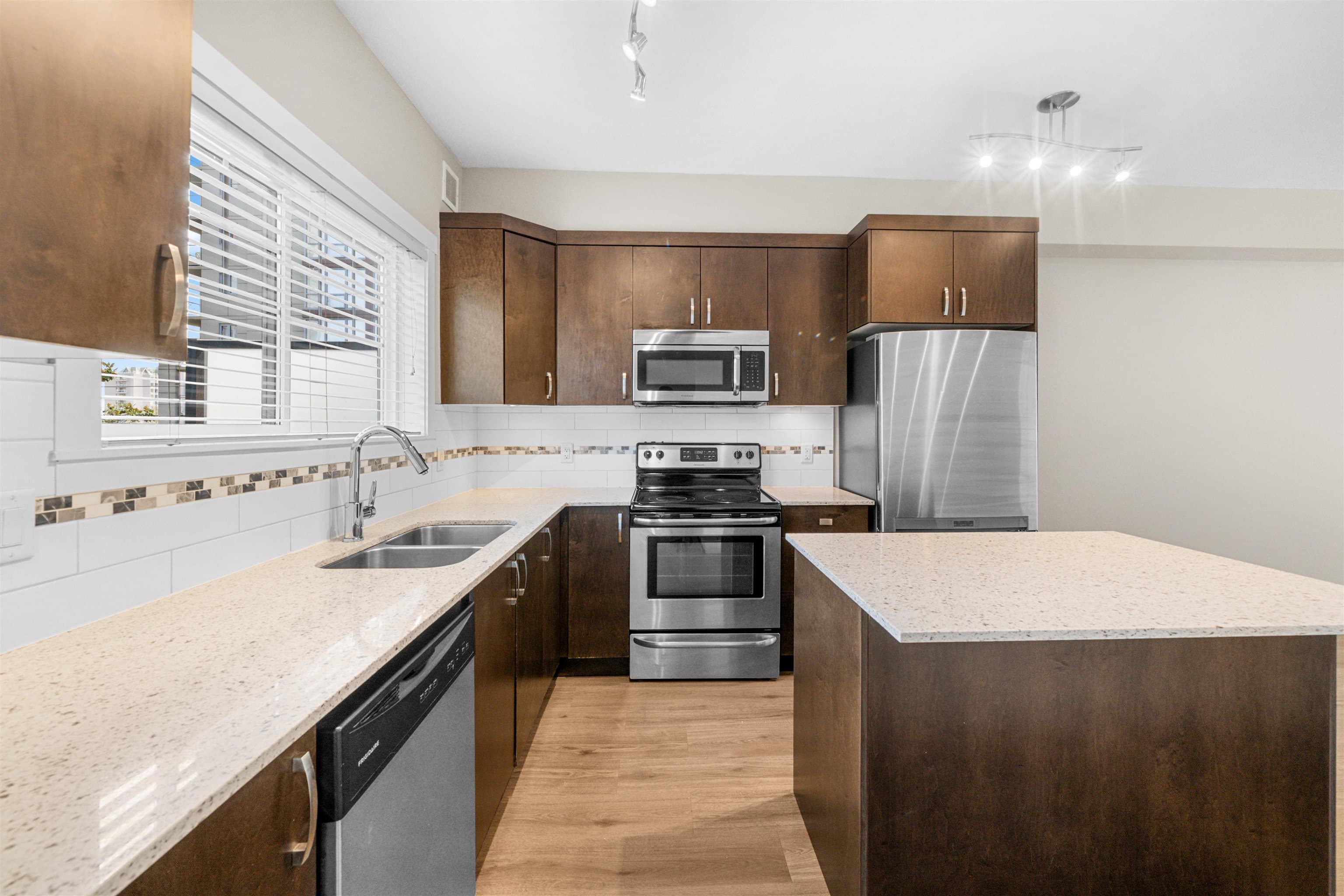 7 - 838 Royal Avenue, New Westminster, V3M 1J9 — photo 4