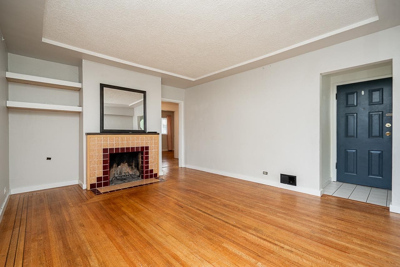 3584 Gladstone Street, Vancouver, V5N 4Y7 — photo 2