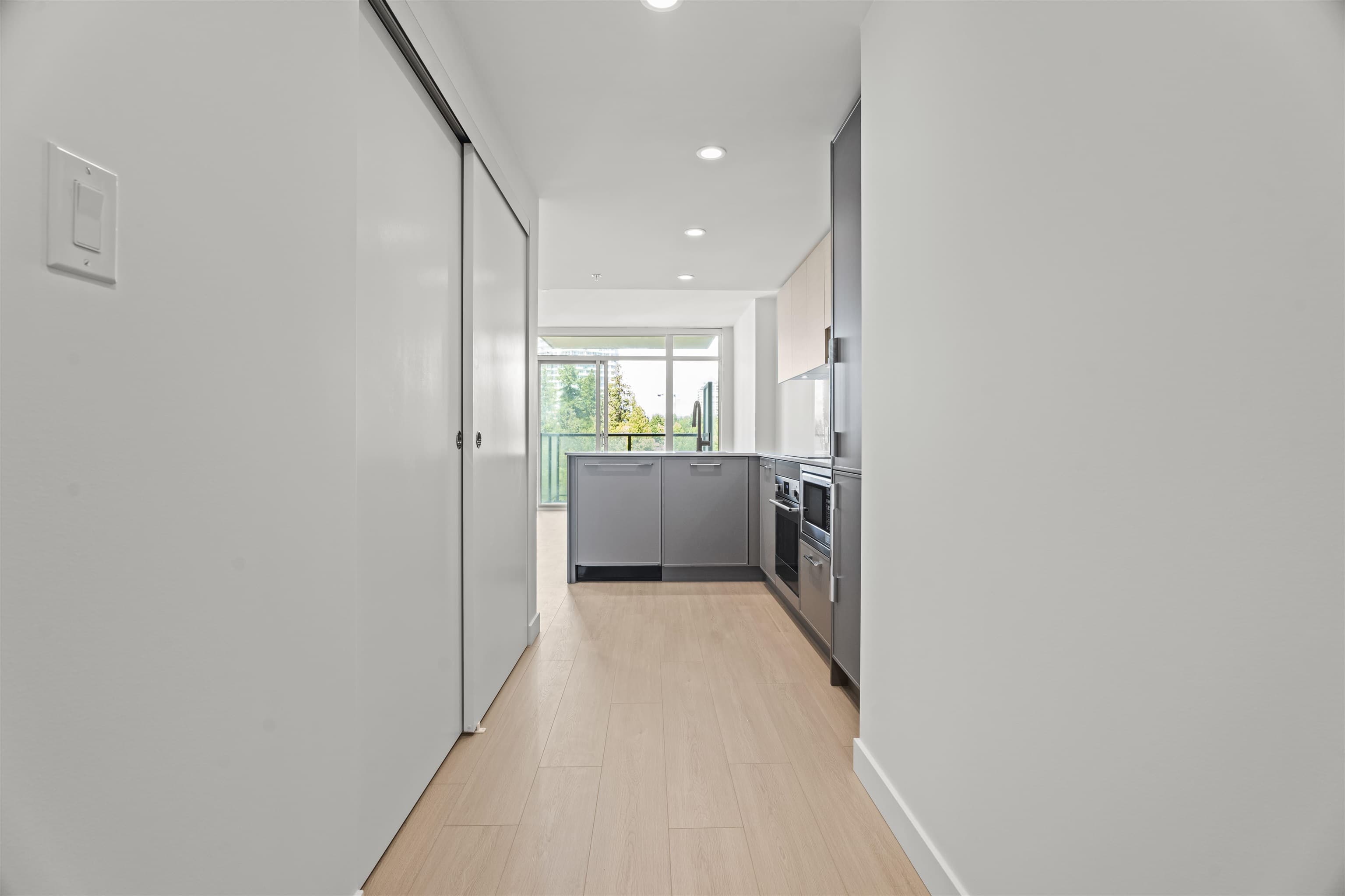 505 - 13745 George Junction, Surrey, V3T 0V8 — photo 5