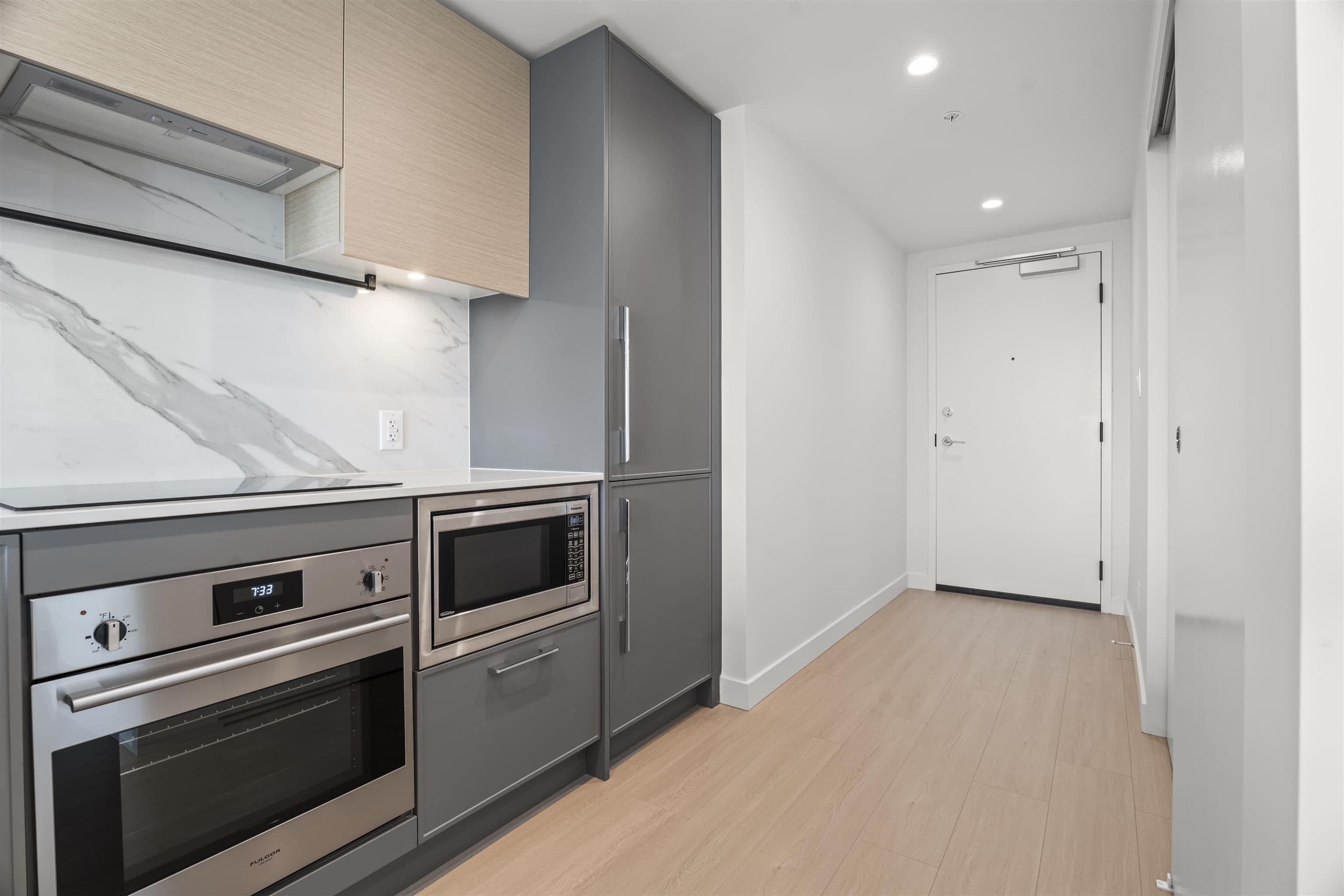 505 - 13745 George Junction, Surrey, V3T 0V8 — photo 4