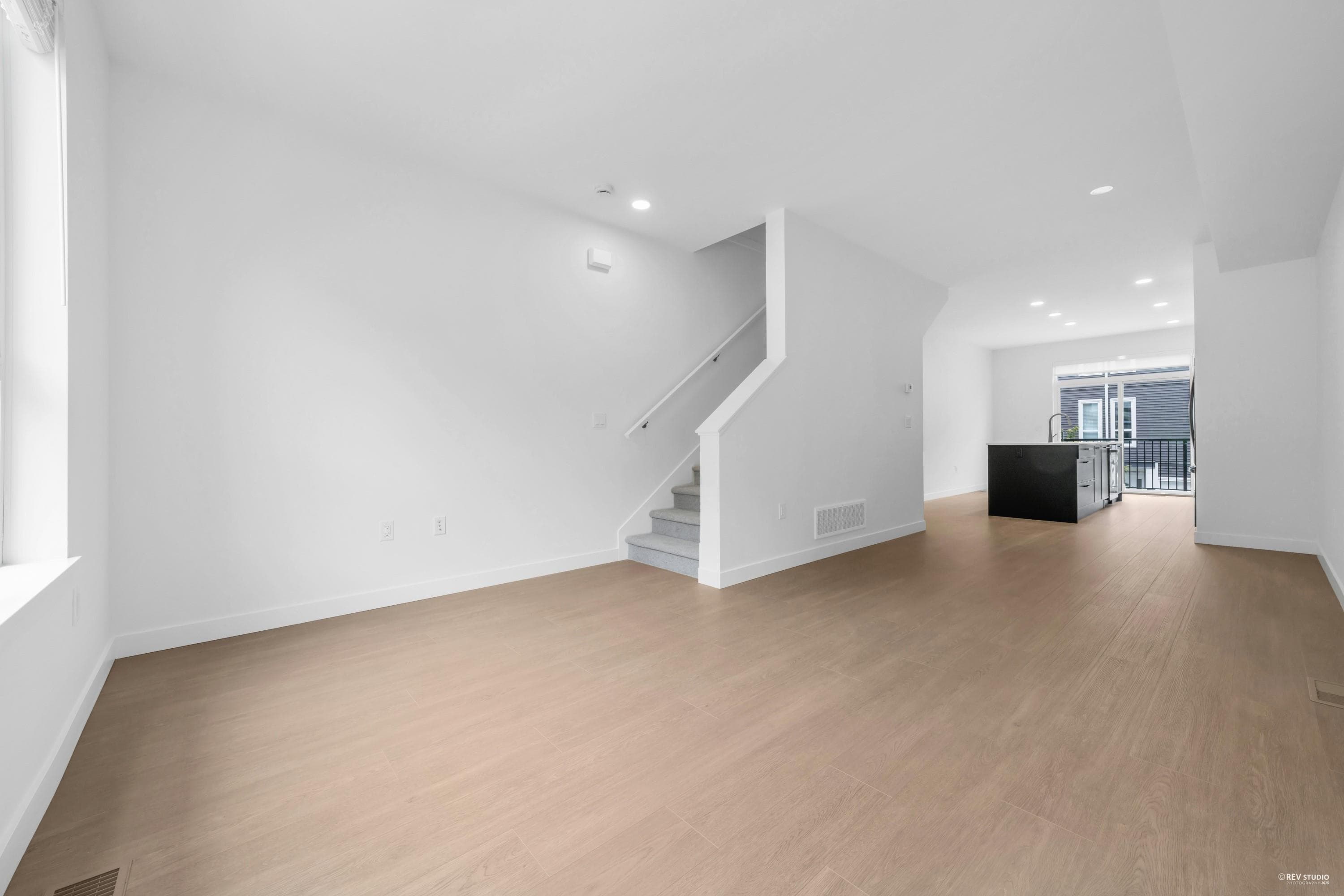 23 - 2886 Montrose Avenue, Abbotsford, A9A 9A9 — photo 4