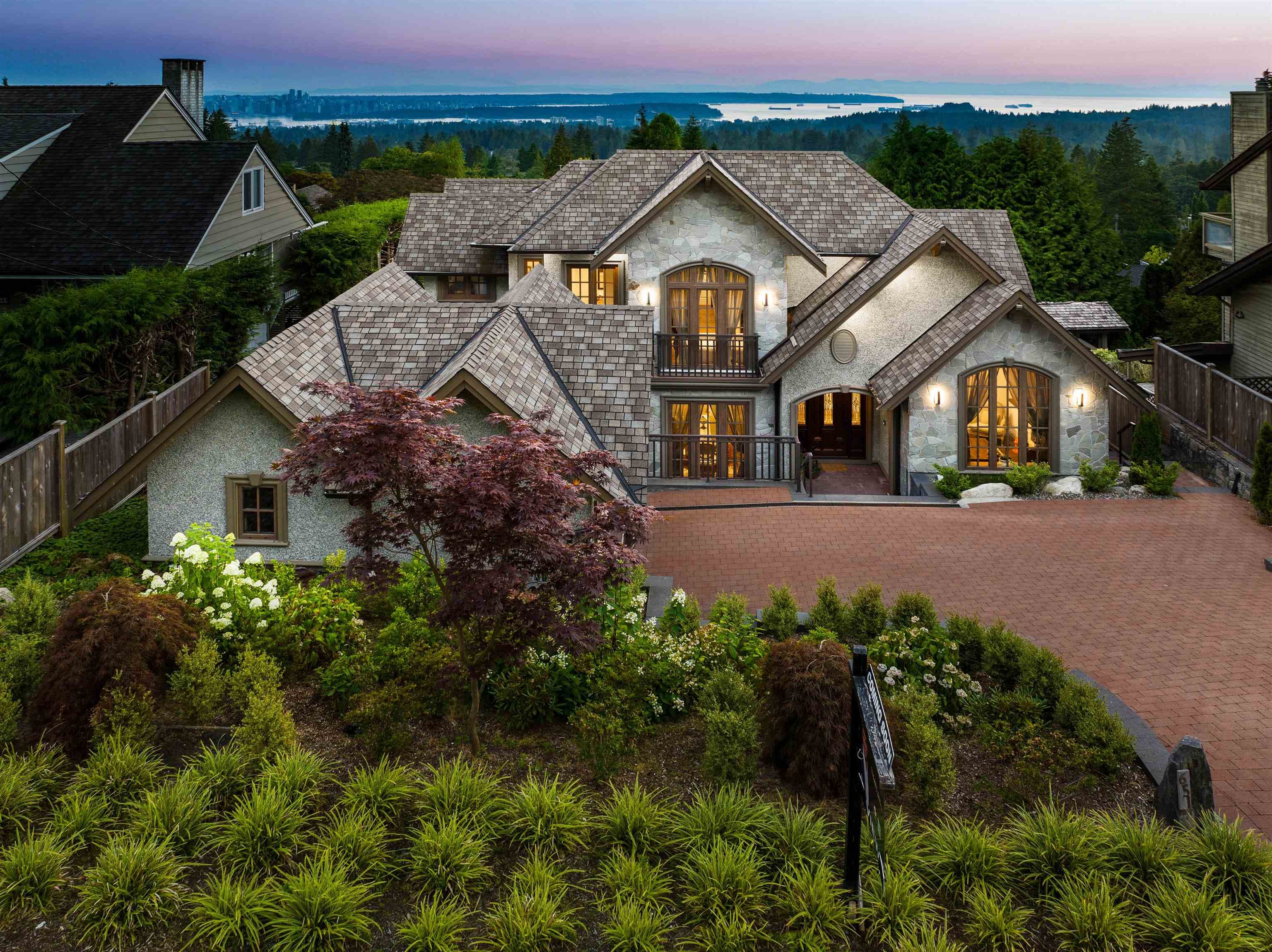 651 Alpine Court, North Vancouver