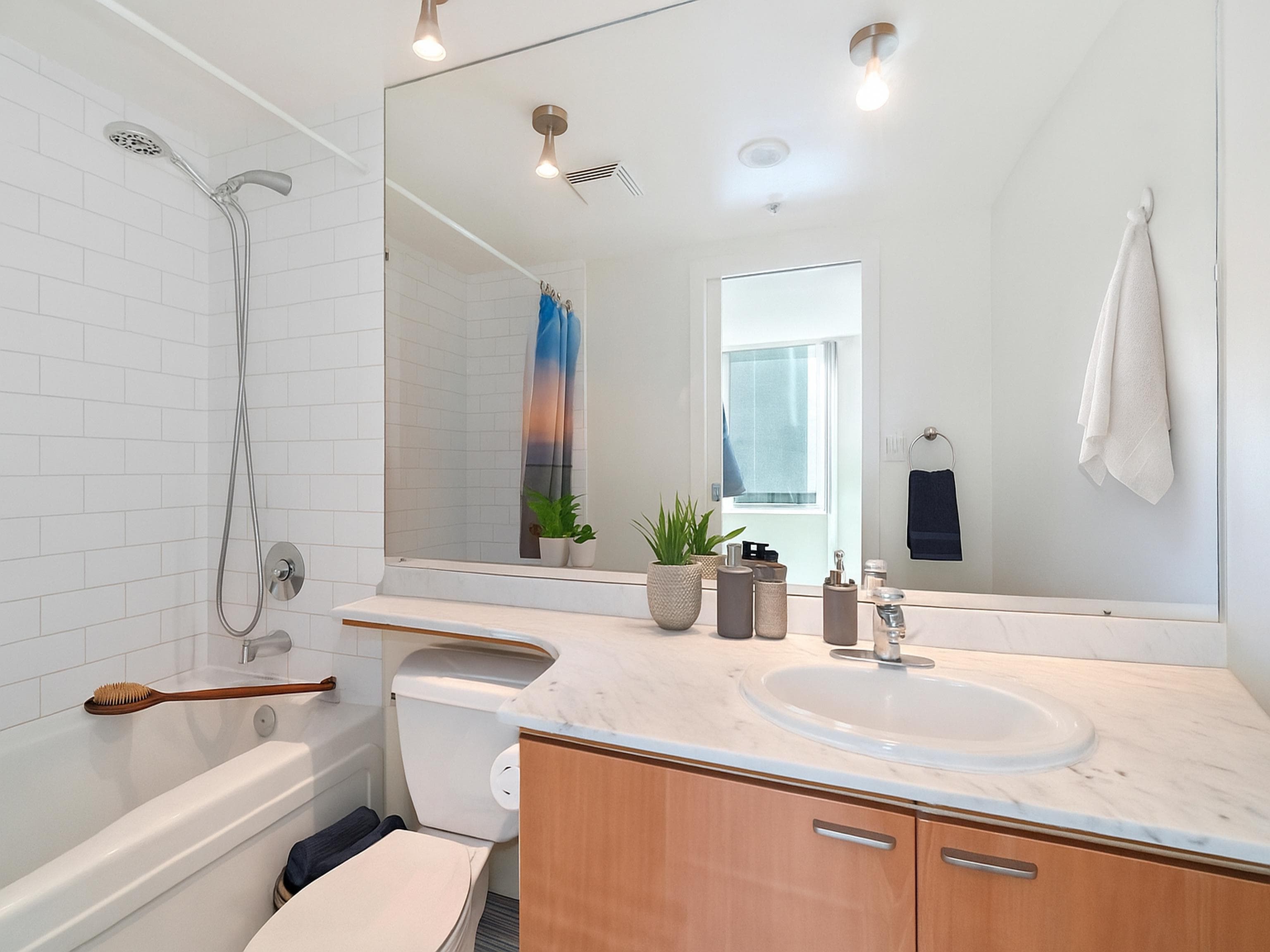 1408 - 1288 W Georgia Street, Vancouver, V6E 4R3 — photo 5