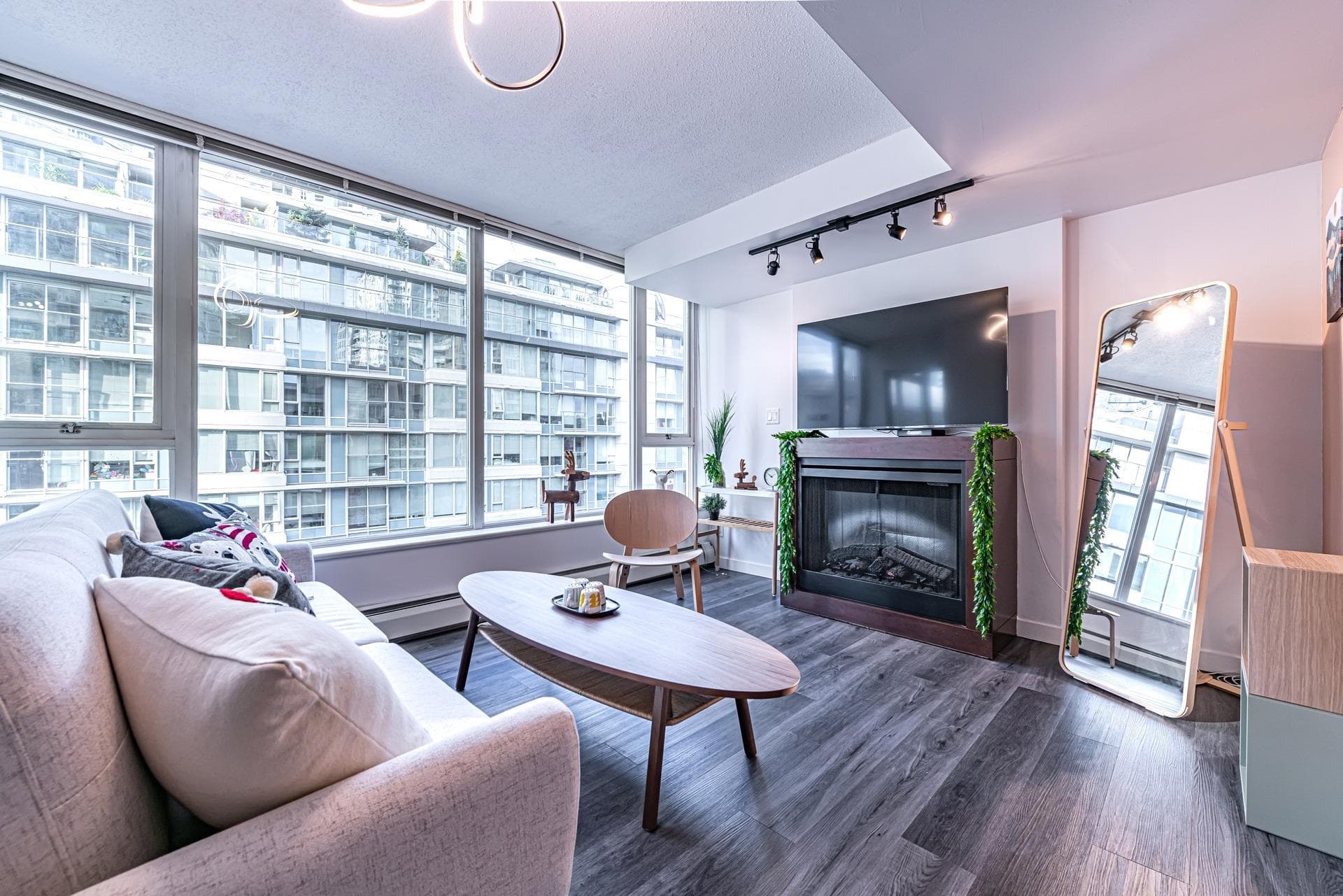 607 - 618 Abbott Street, Vancouver, V6B 0C1 — photo 2