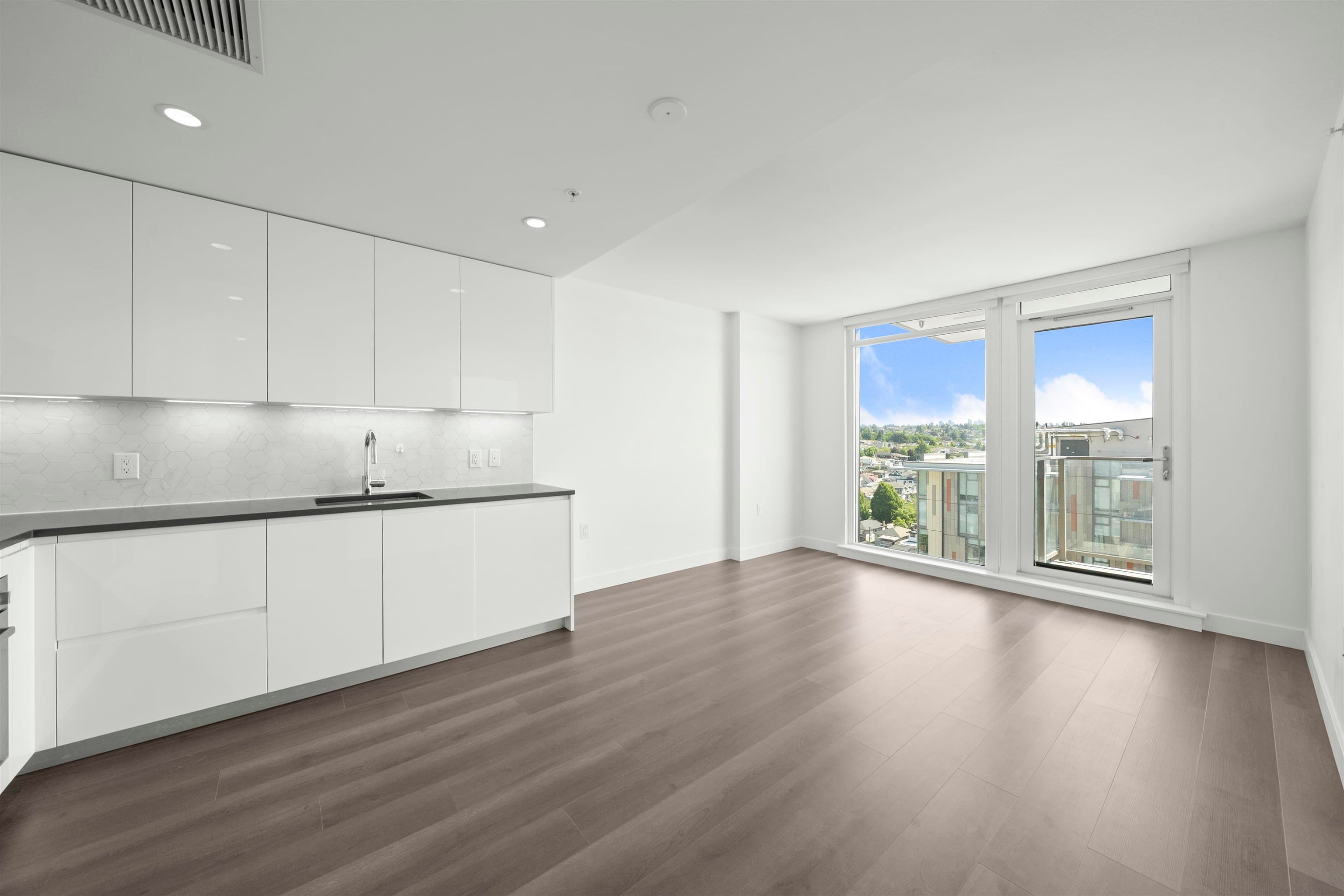 1501 - 8188 Fraser Street, Vancouver, V5X 0J8 — photo 4