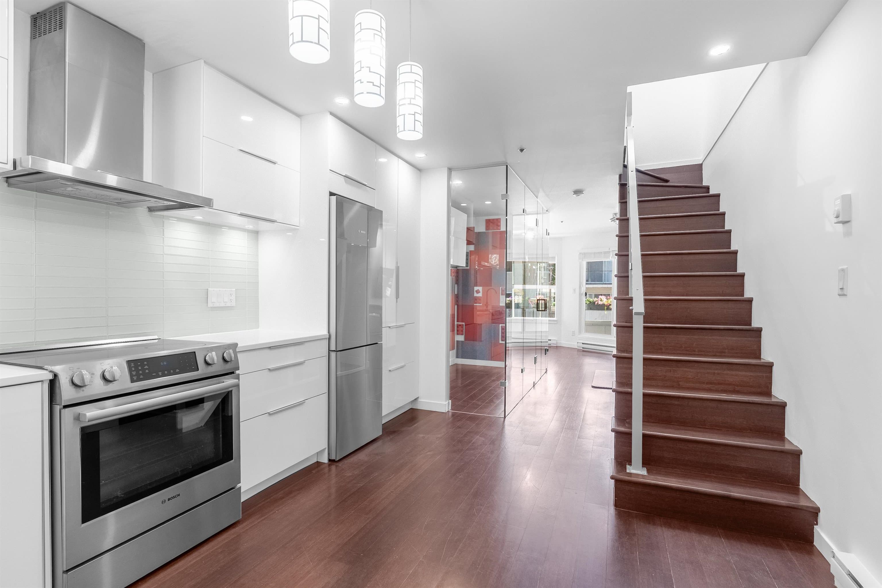 E - 733 W 16th Avenue, Vancouver, V5Z 1S8 — photo 3
