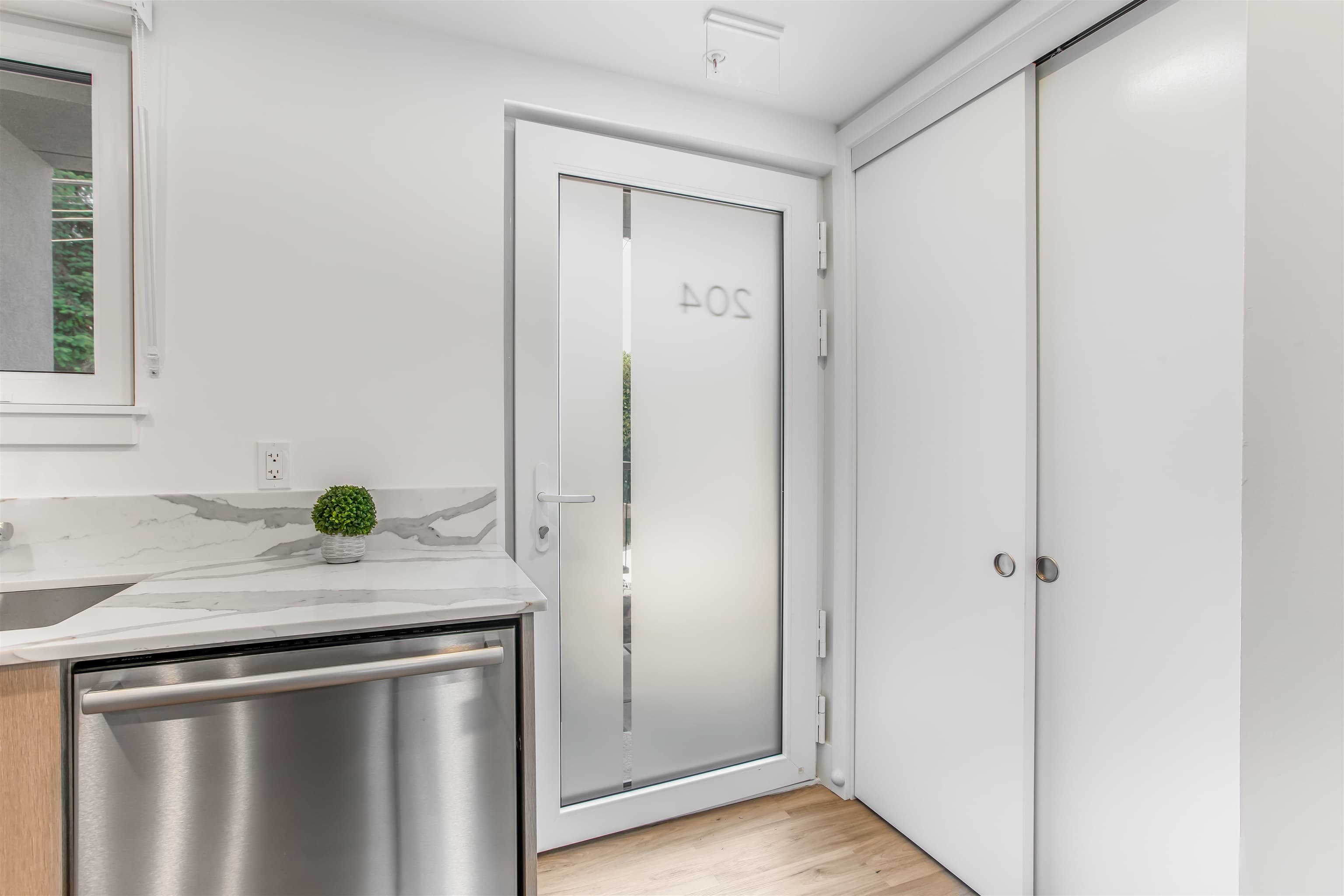204 - 2075 E 1st Avenue, Vancouver, V5N 1B6 — photo 3