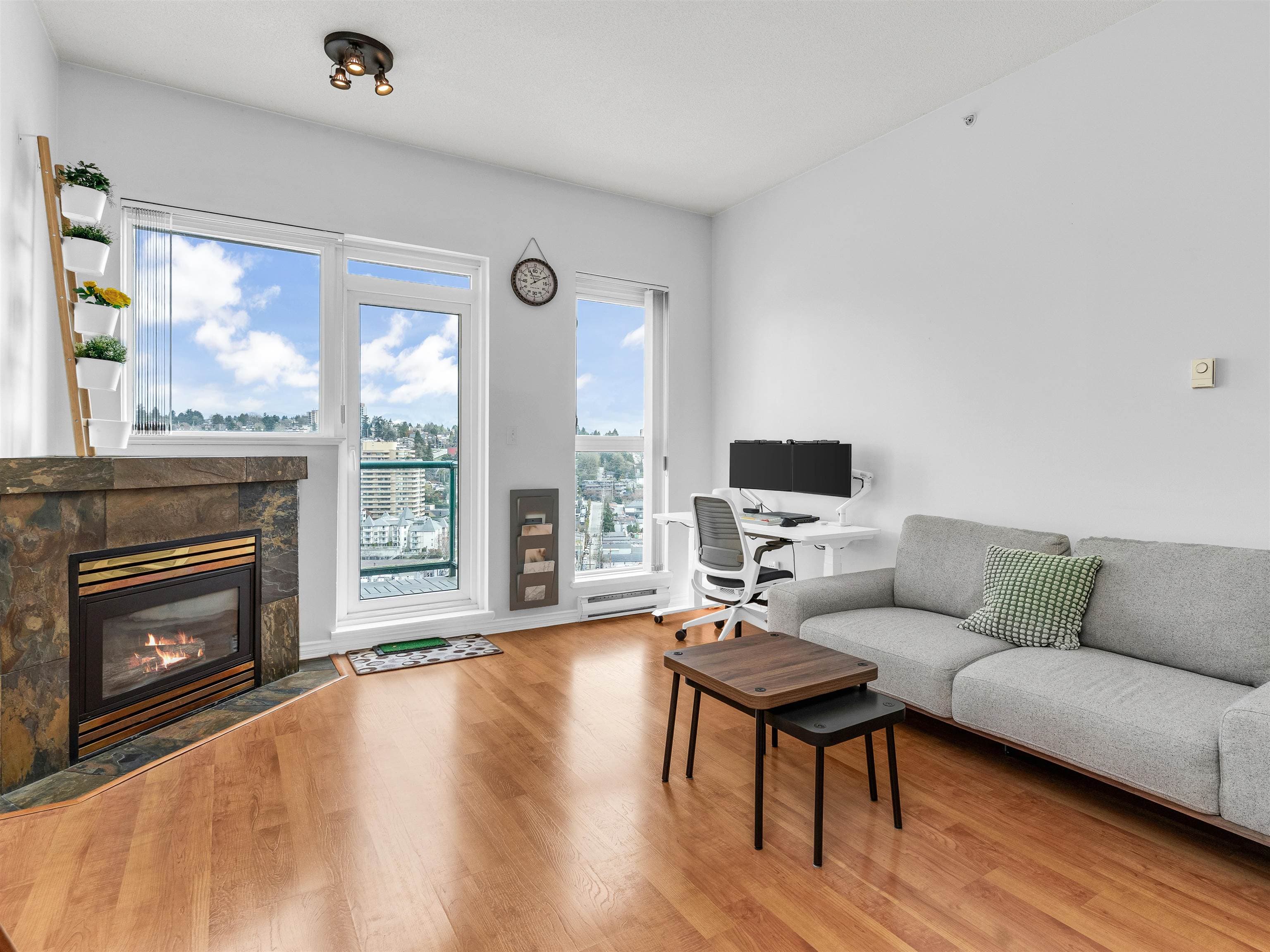 2205 - 10 Laguna Court, New Westminster, V3M 6W3 — photo 2