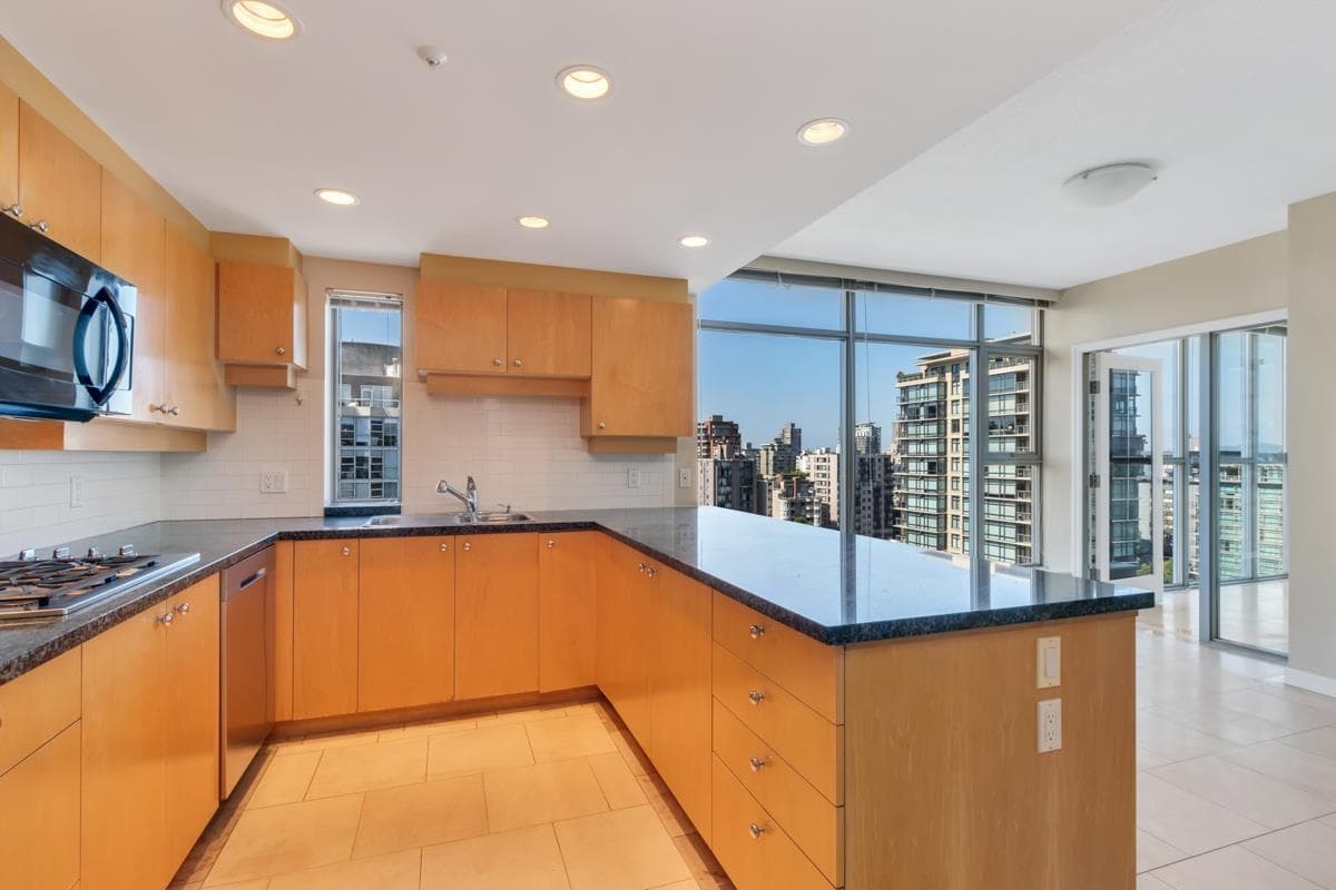 1303 - 1790 Bayshore Drive, Vancouver, V6G 3G5 — photo 2