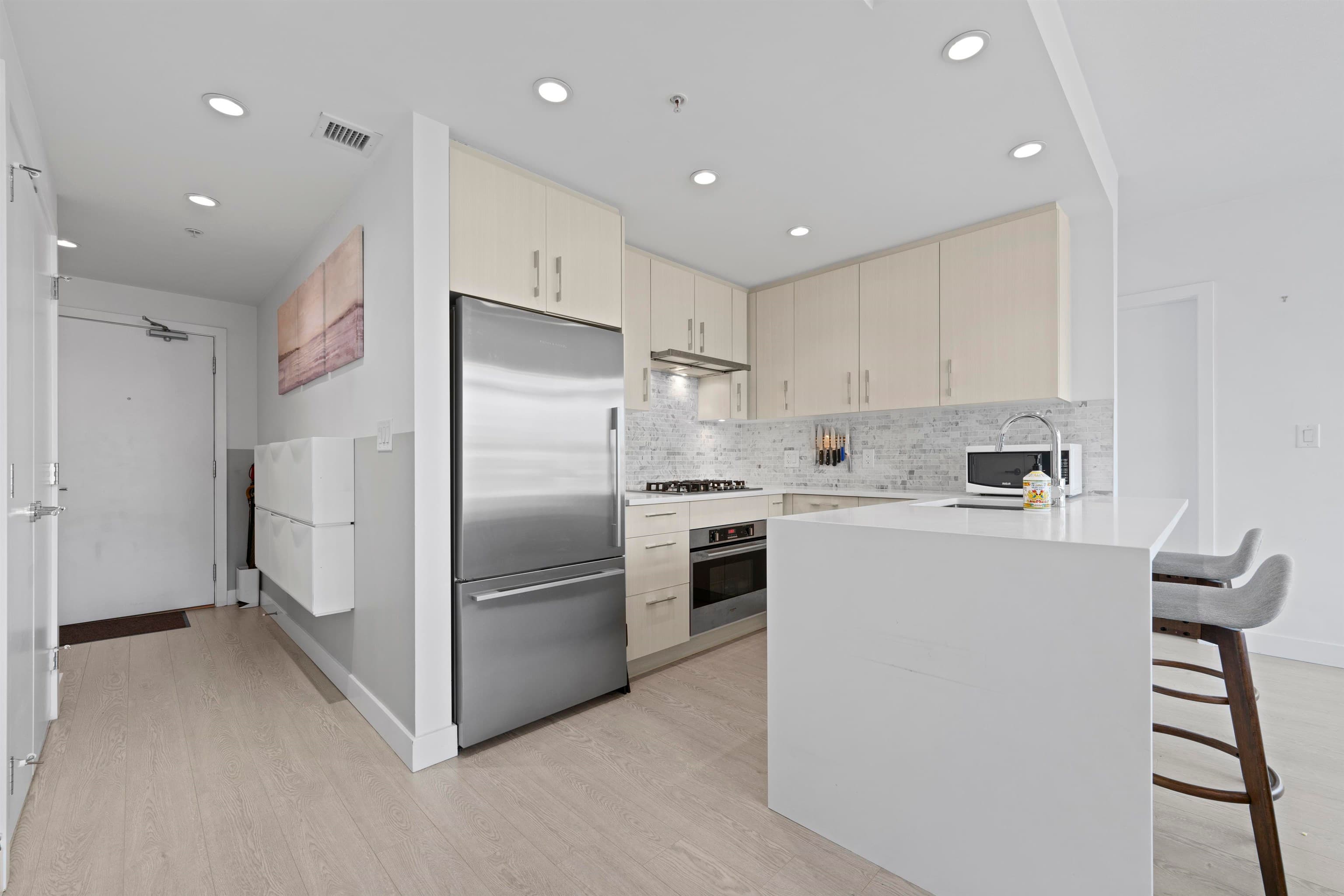 404 - 518 Whiting Way, Coquitlam, V3J 0H7 — photo 2