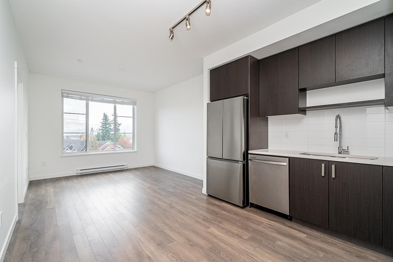 505 - 15858 Fraser Highway, Surrey, V4N 6X4 — photo 2
