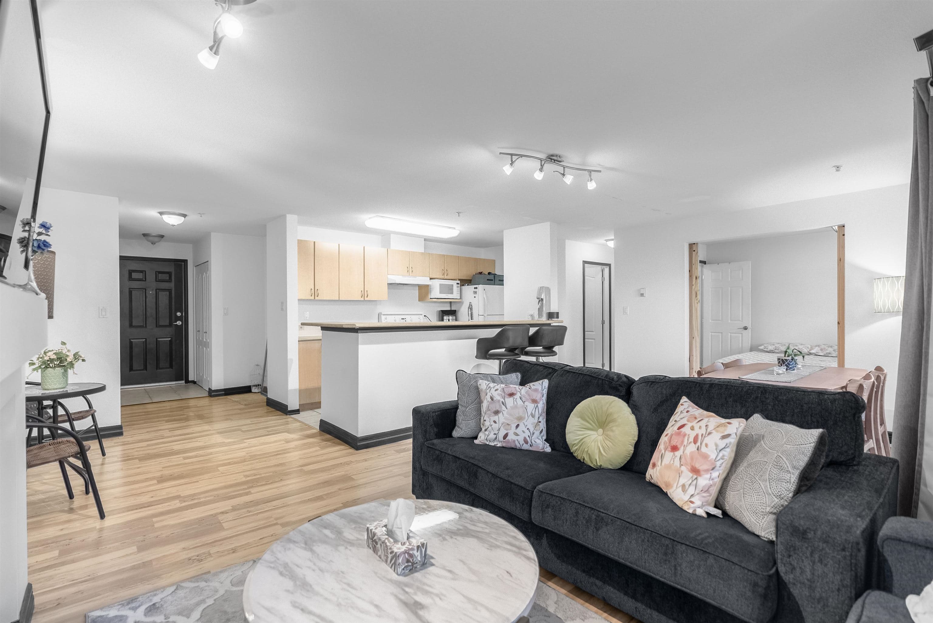 201 - 15220 Guildford Drive, Surrey, V3R 0Y6 — photo 3