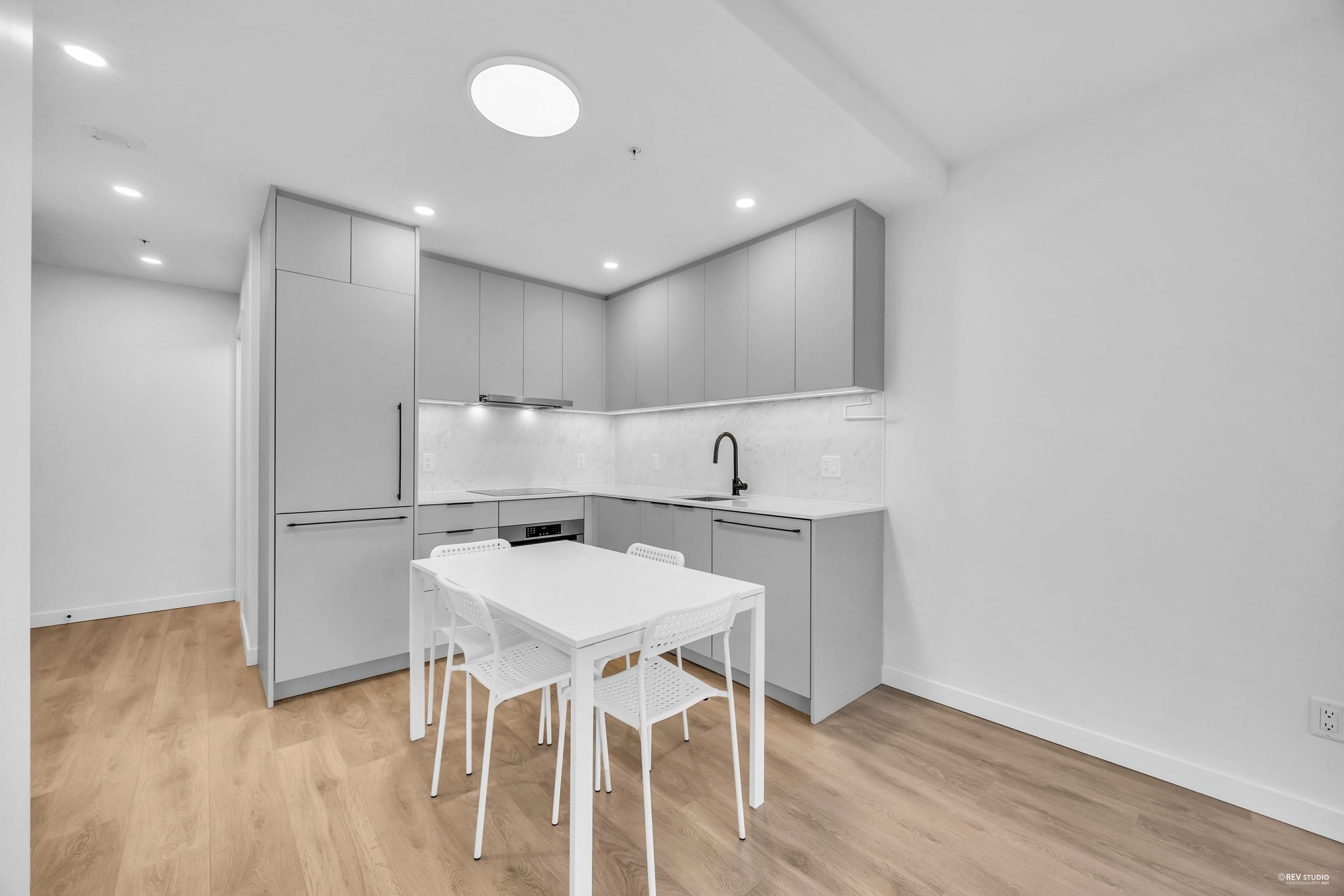2207 - 13685 102 Avenue, Surrey, V3T 1N7 — photo 2