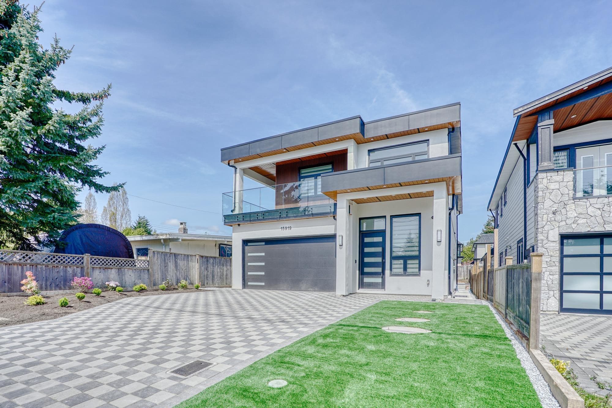 15919 Russell Avenue, White Rock, V4B 2S6 — photo 3