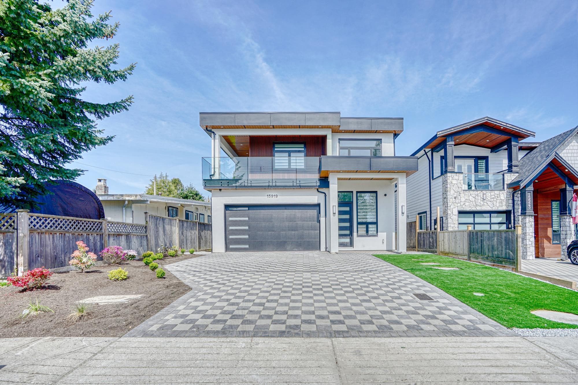 15919 Russell Avenue, White Rock, V4B 2S6 — photo 1