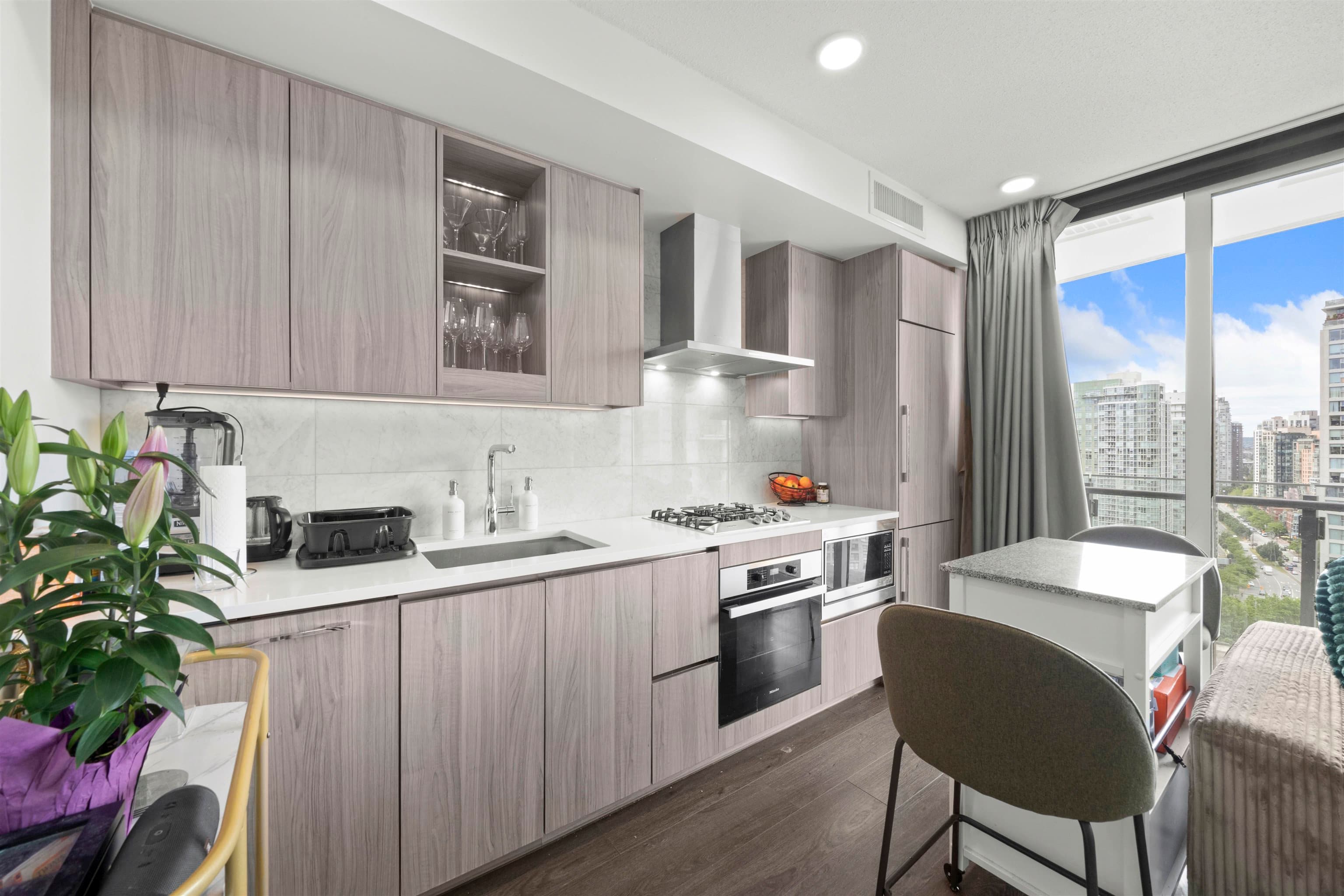 2304 - 89 Nelson Street, Vancouver, V6Z 0E7 — photo 2