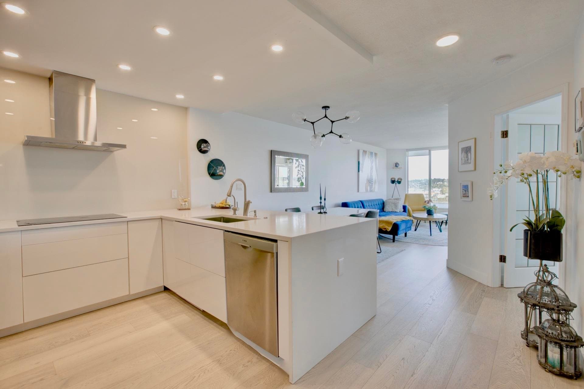 1403 - 1065 Quayside Drive, New Westminster, V3M 1C5 — photo 3