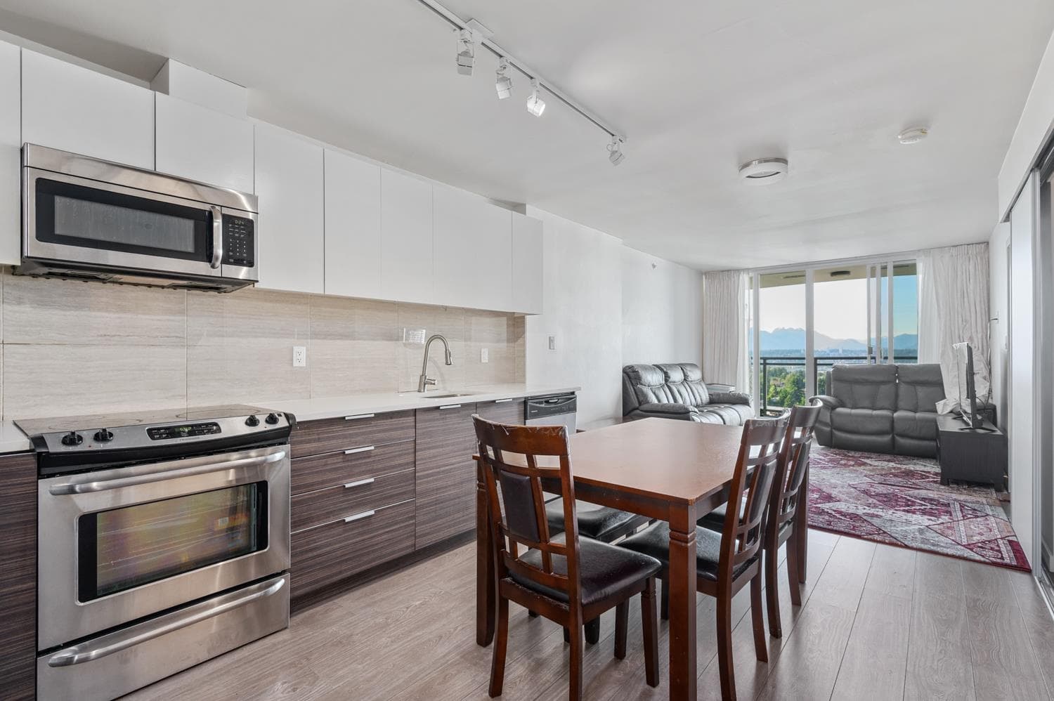 1502 - 13303 Central Avenue, Surrey, V3T 0K6 — photo 5