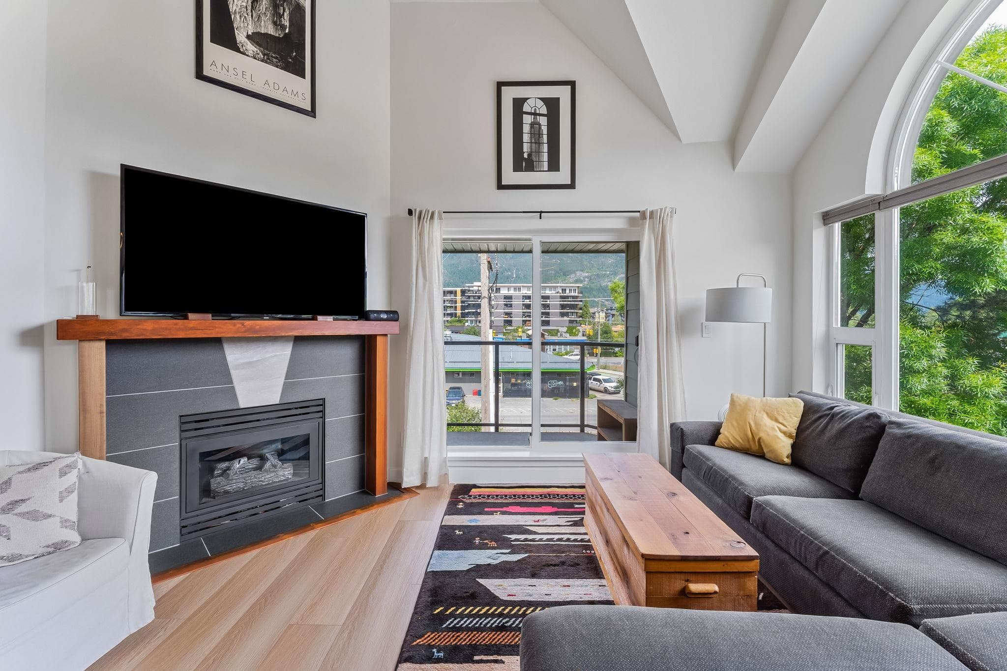 312 - 1466 Pemberton Avenue, Squamish, V8B 0K1 — photo 2