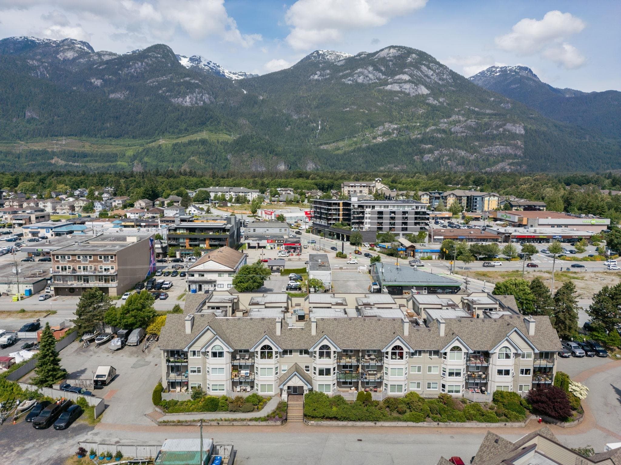 312 - 1466 Pemberton Avenue, Squamish, V8B 0K1 — photo 1