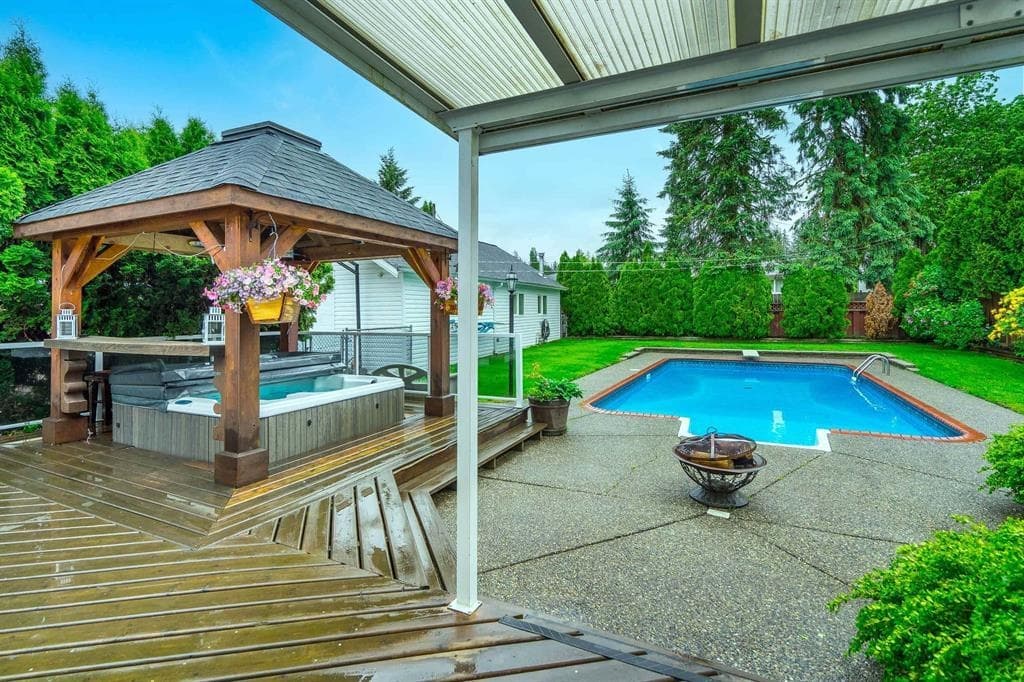 24985 Dewdney Trunk Road, Maple Ridge, V4R 1X4 — photo 2