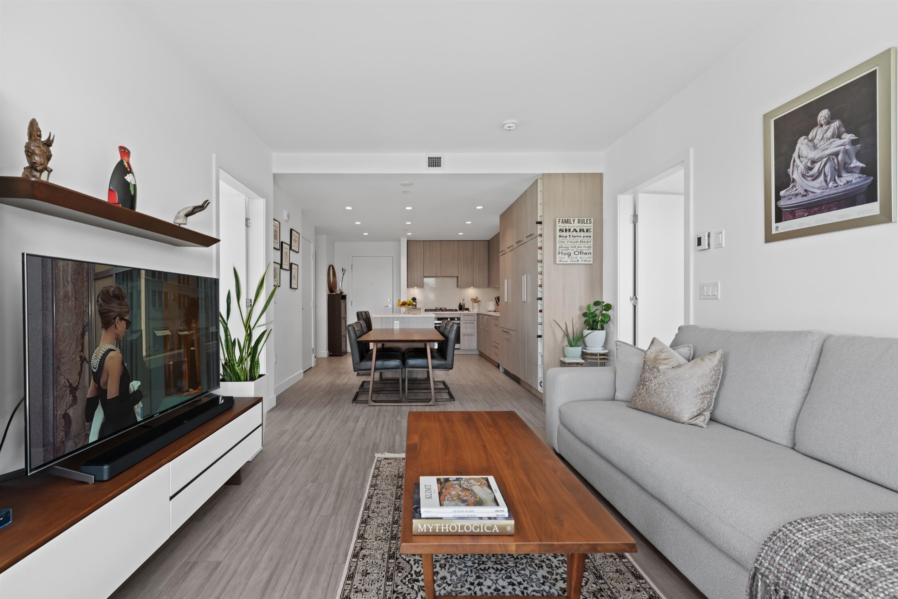 305 - 747 E 3rd Street, North Vancouver, V7L 1G8 — photo 1