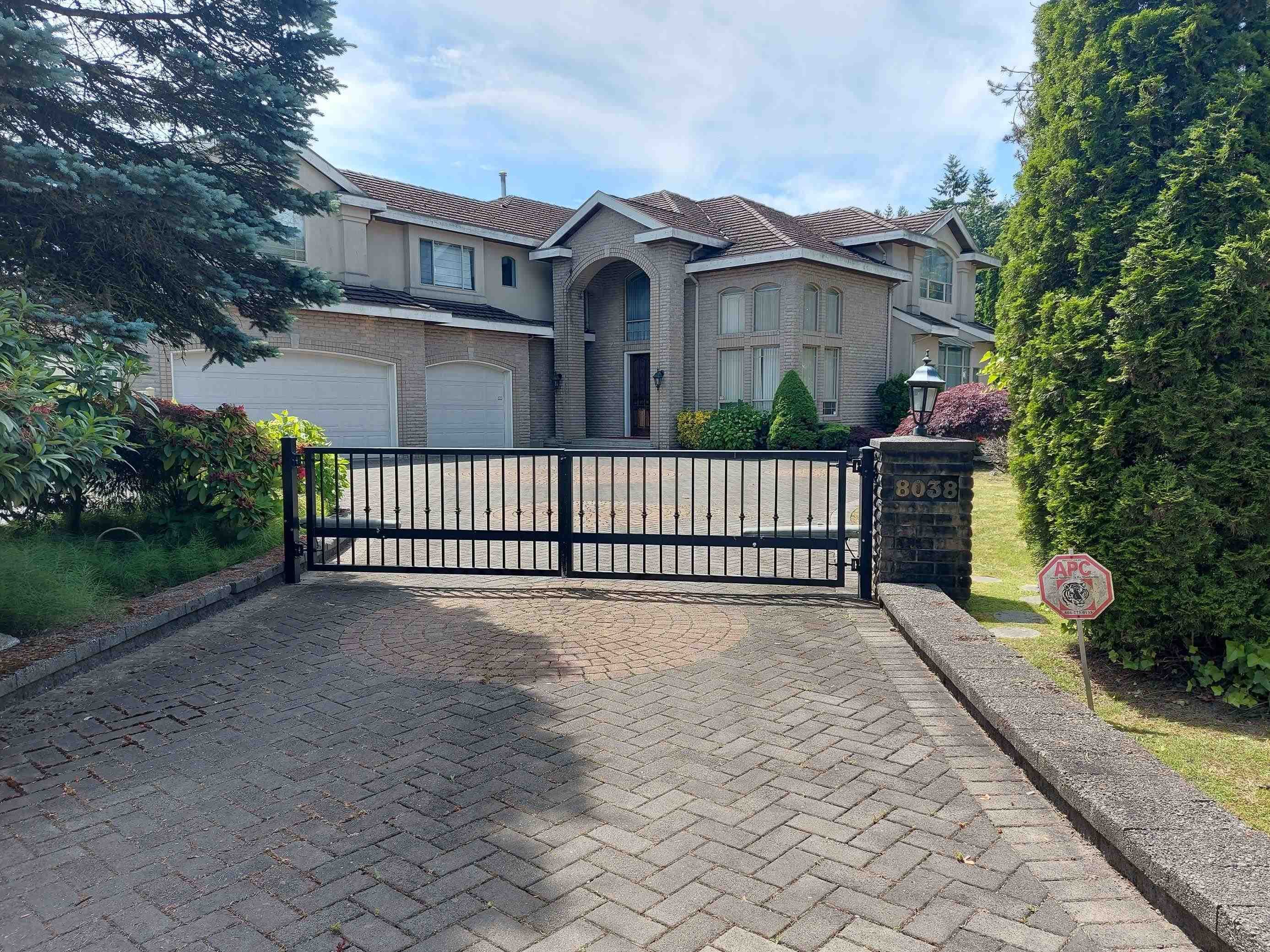 8038 Cloverlake Court, Burnaby, V5A 3R8 — photo 2