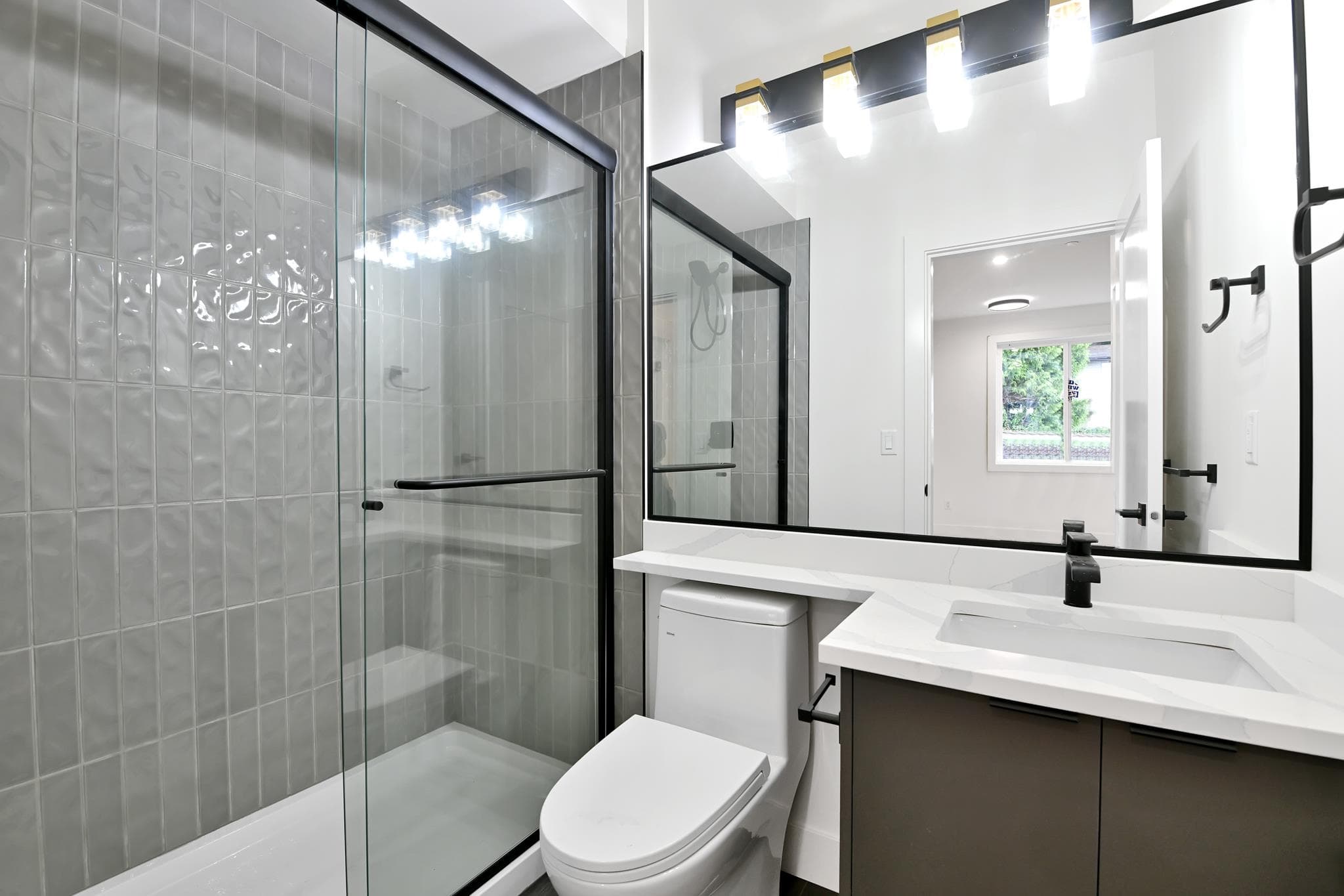 A - 32901 3rd Avenue, Mission, V2V 1N2 — photo 3