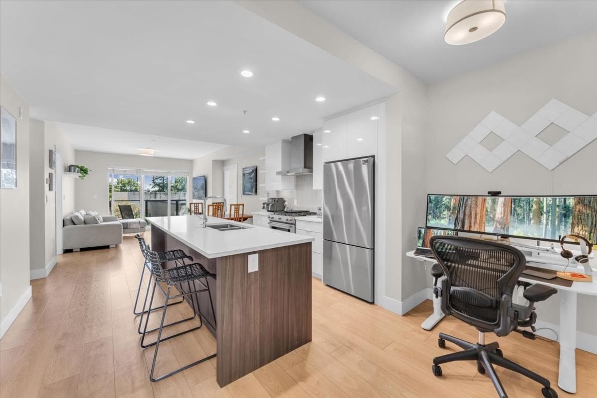211 - 1496 Charlotte Road, North Vancouver, V7J 0C9 — photo 1