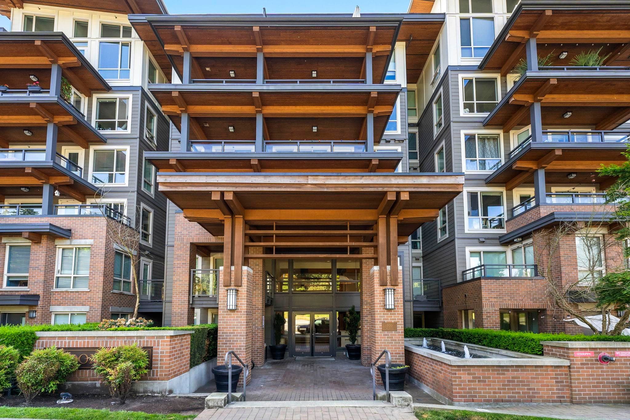 211 - 500 Royal Avenue, New Westminster, V3L 0G5 — photo 2