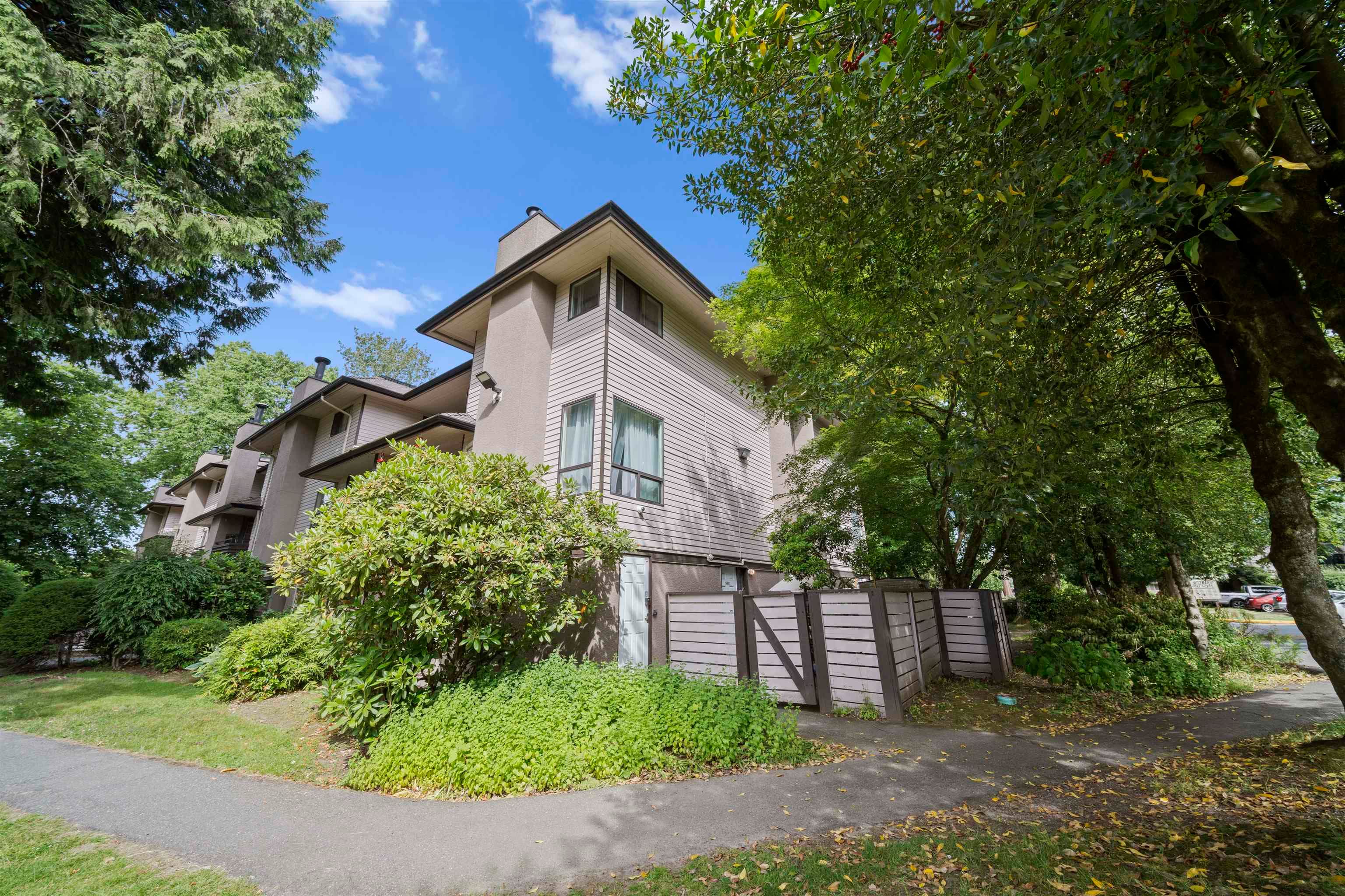 14801 Holly Park Lane, Surrey, V3R 6Y1 — photo 2