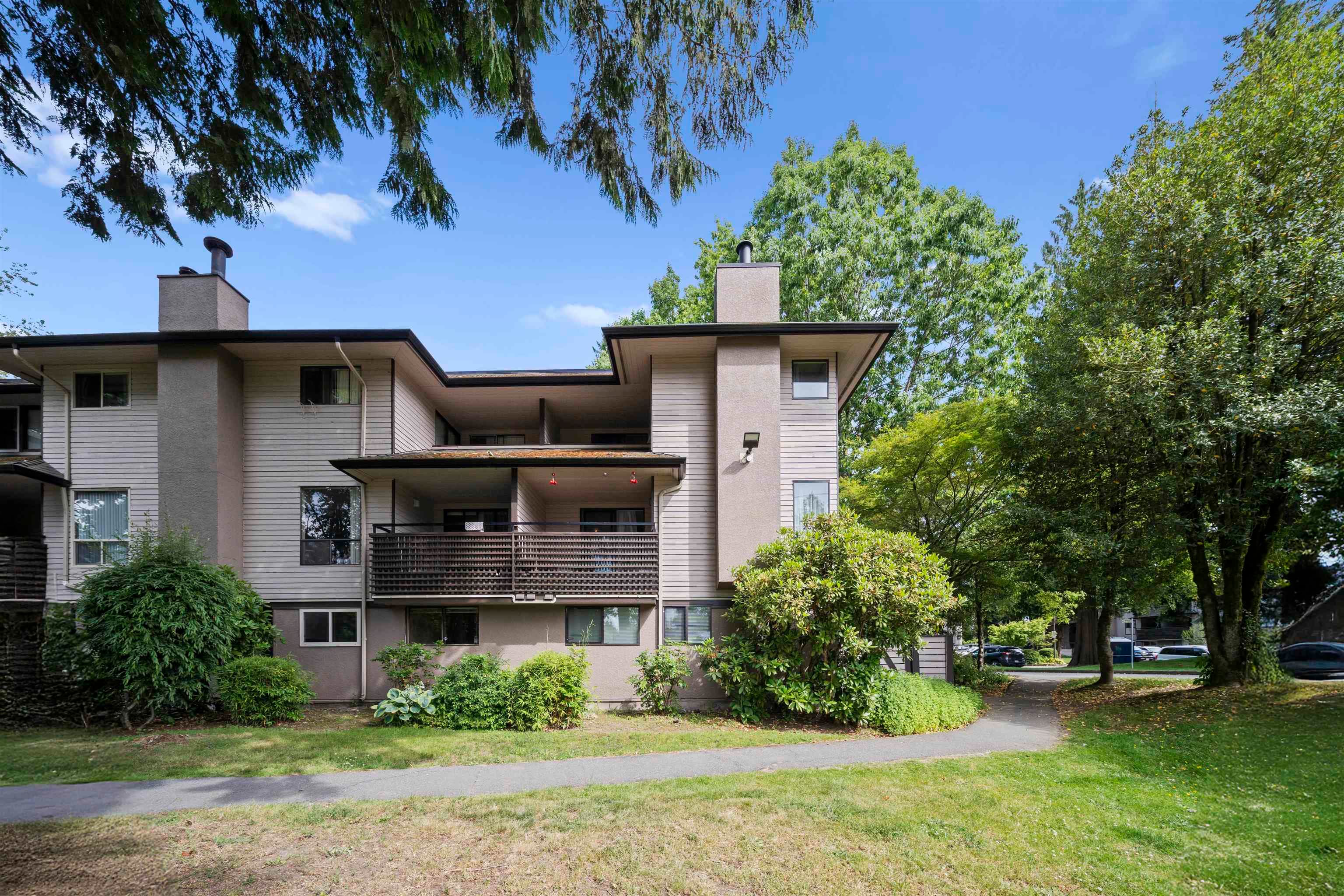 14801 Holly Park Lane, Surrey