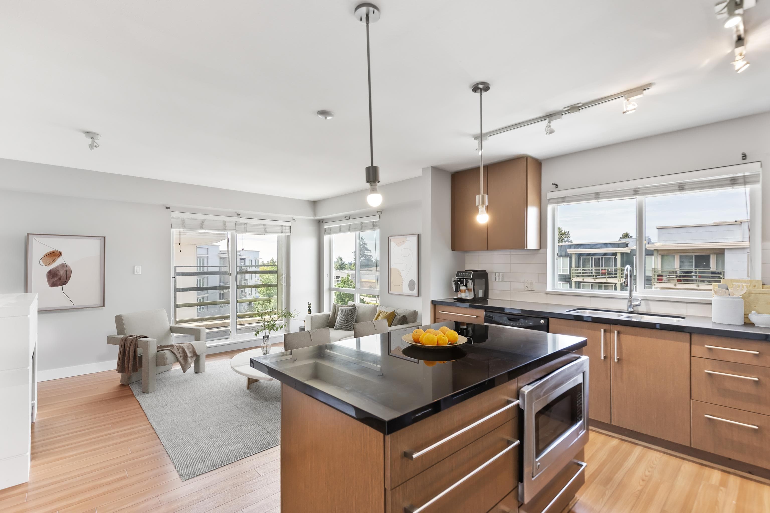 401 - 15775 Croydon Drive, Surrey, V3S 2L5 — photo 2