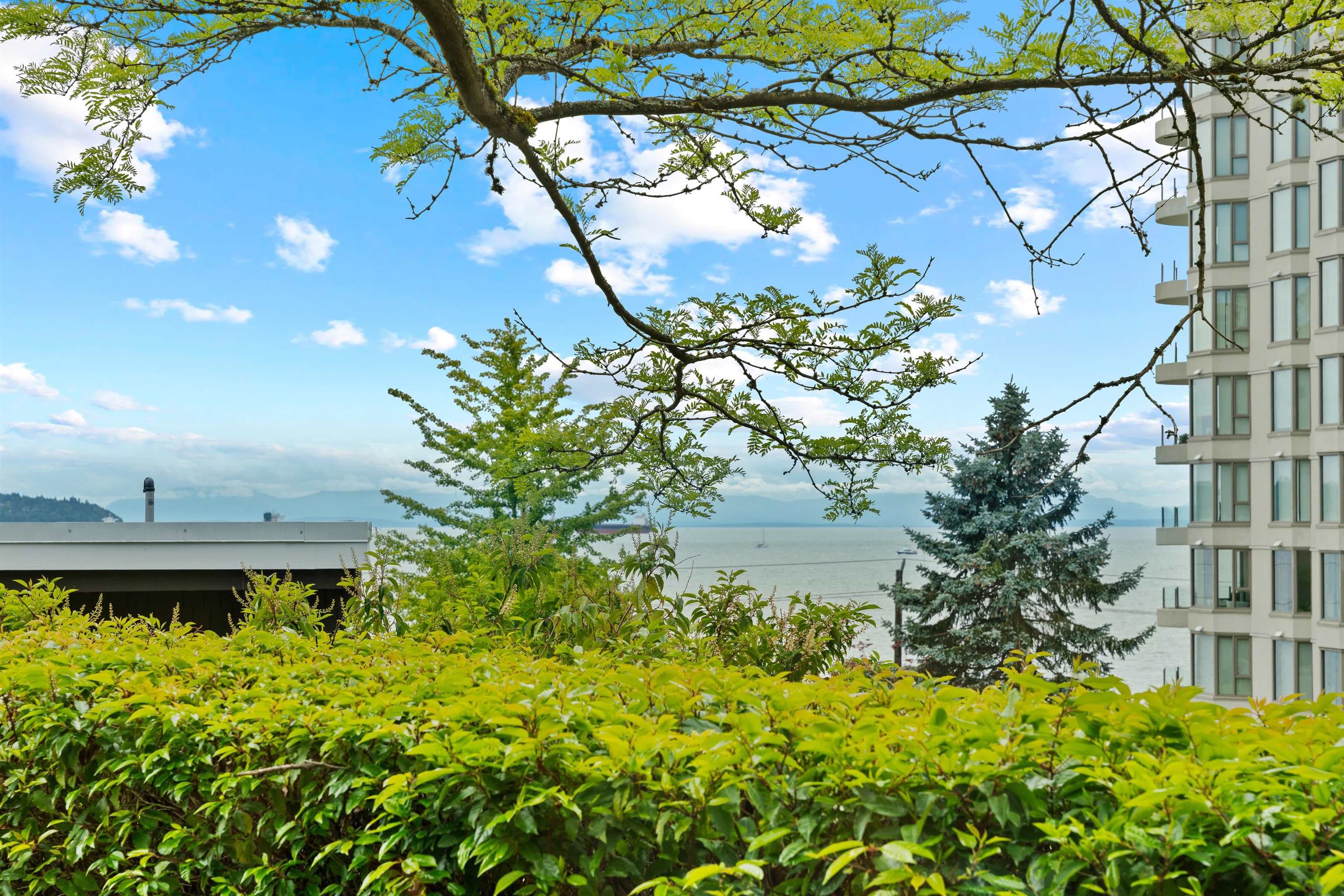 105 - 2242 Marine Drive, West Vancouver, V7V 1K4 — photo 2