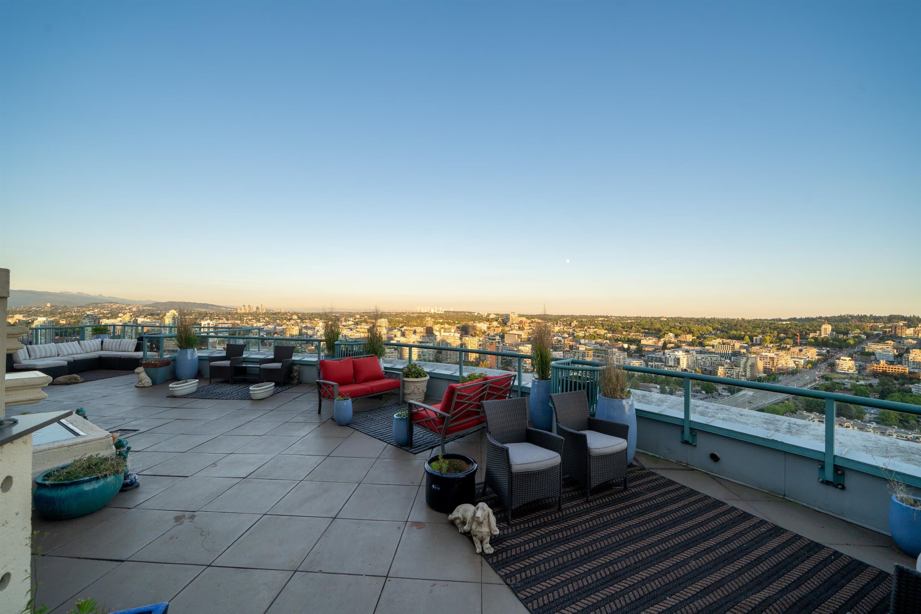3903 - 1033 Marinaside Crescent, Vancouver, V6Z 3A3 — photo 3