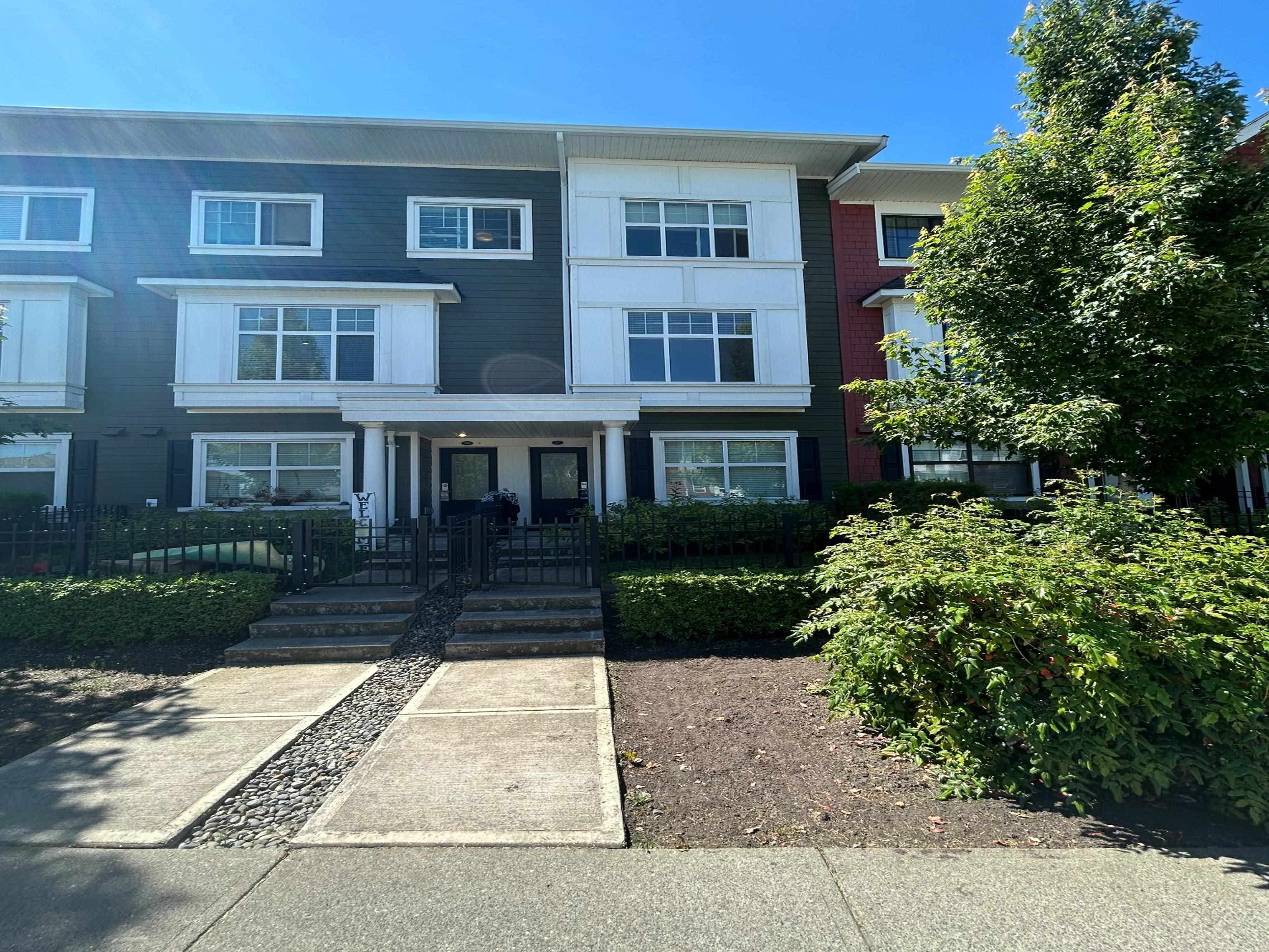 37 - 27735 Roundhouse Drive, Abbotsford, V4X 0B9 — photo 1