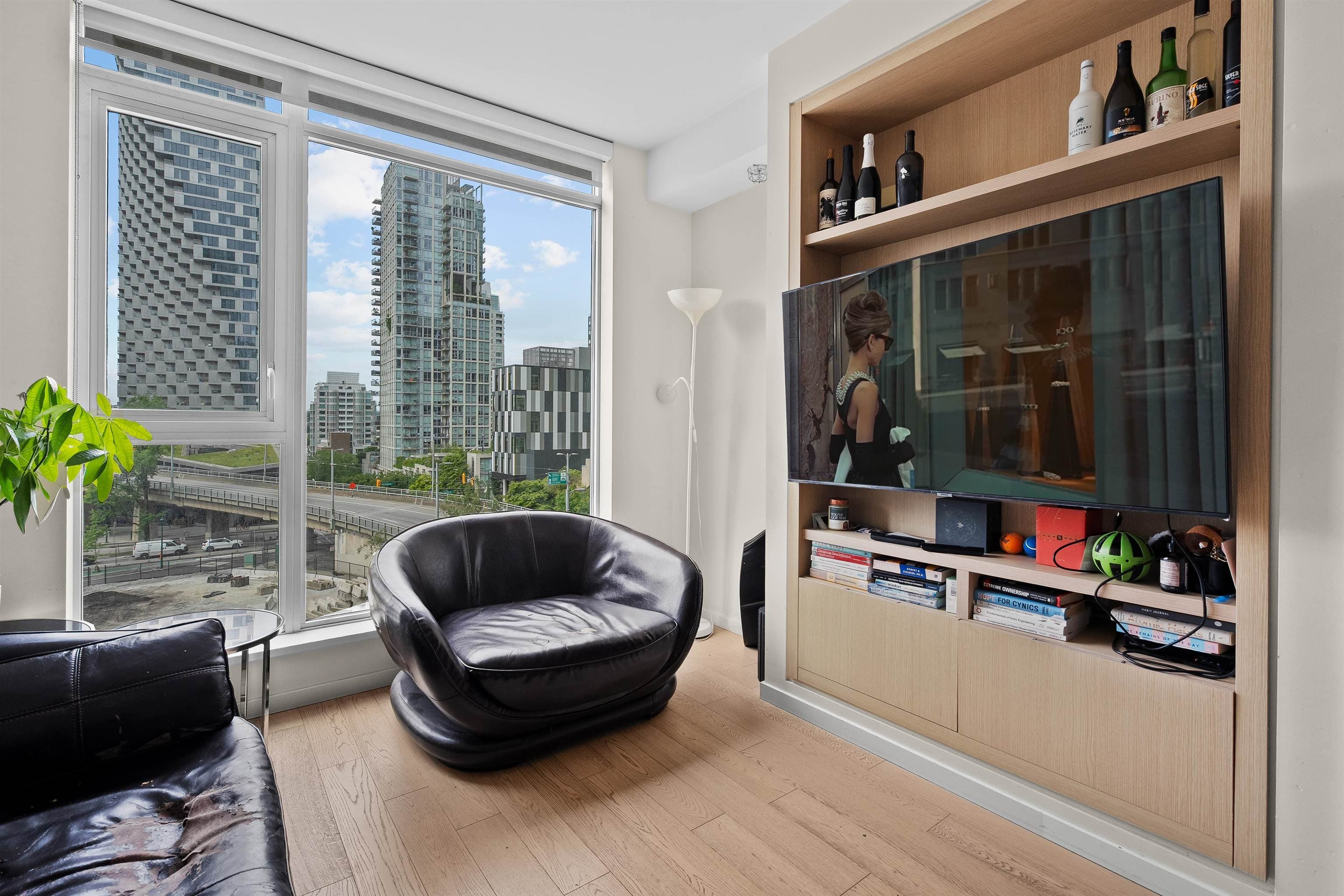611 - 1351 Continental Street, Vancouver, V6Z 0C6 — photo 2