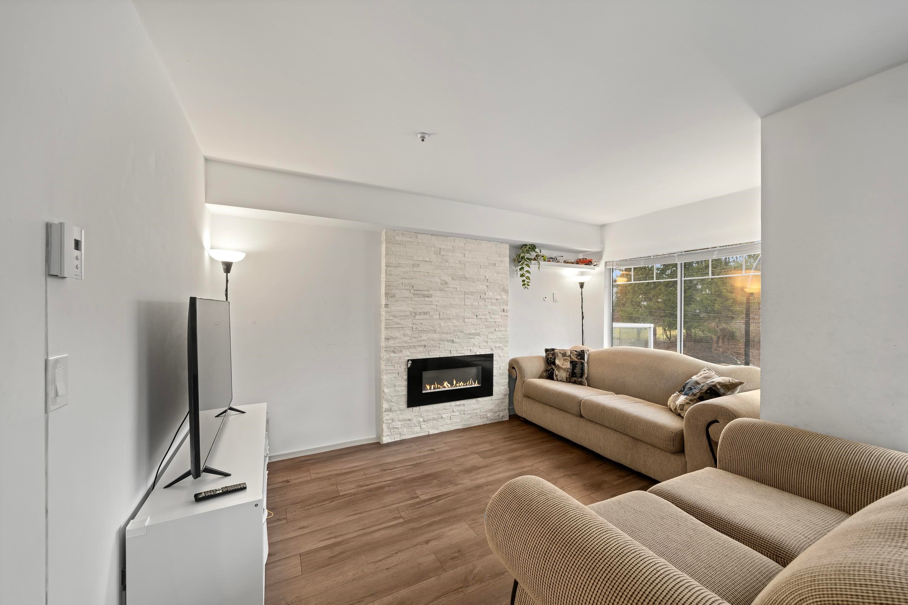 201 - 11671 Fraser Street, Maple Ridge