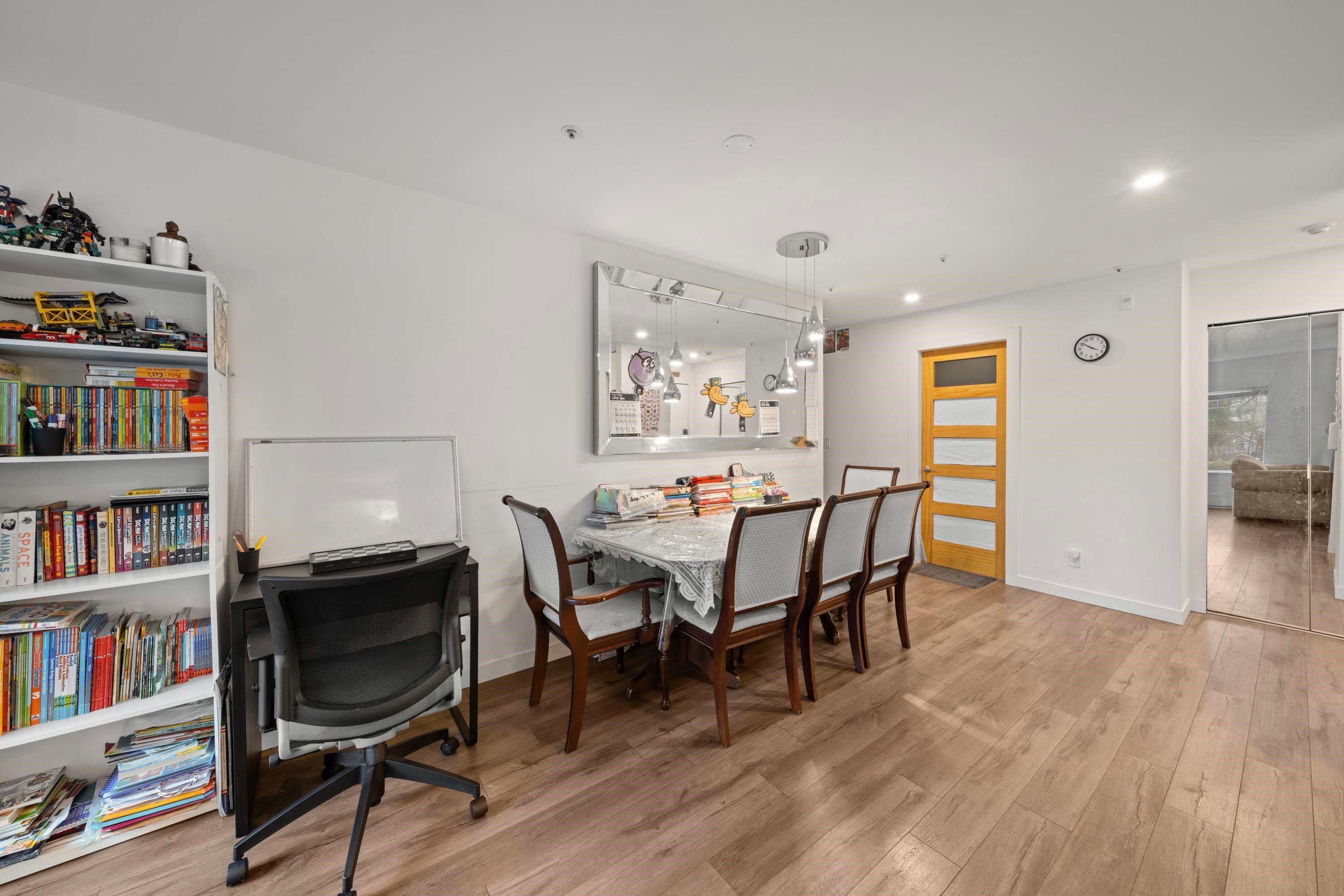 201 - 11671 Fraser Street, Maple Ridge, V2X 6C4 — photo 4