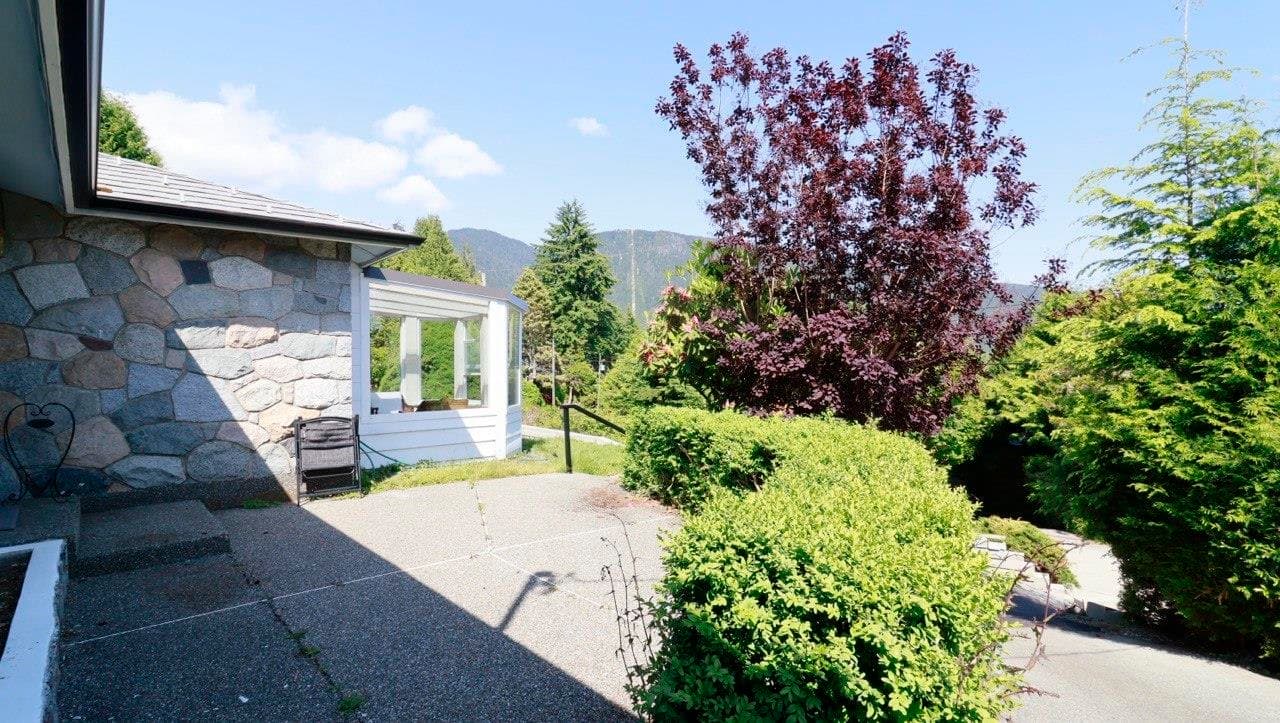 567 St. Giles Road, West Vancouver, V7S 1L7 — photo 5