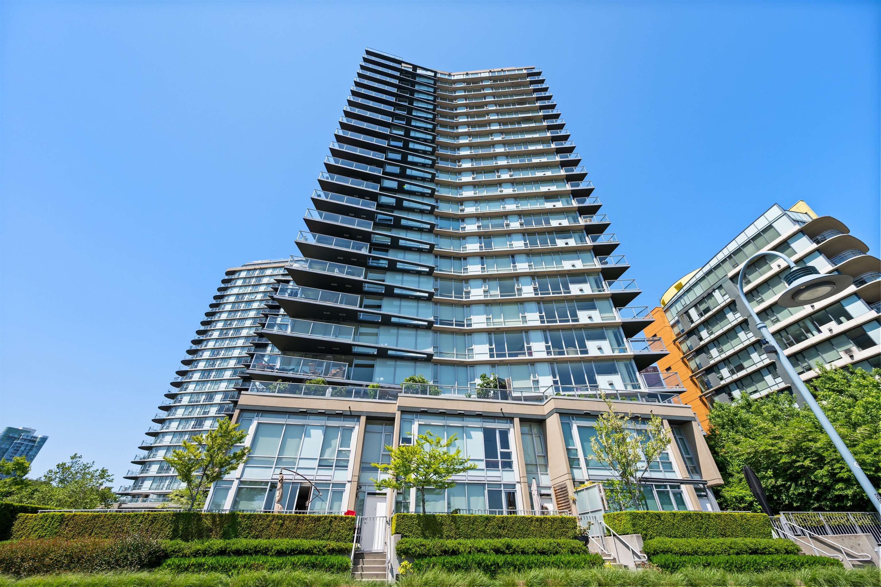 705 - 8 Smithe Mews, Vancouver, V6B 0A5 — photo 2