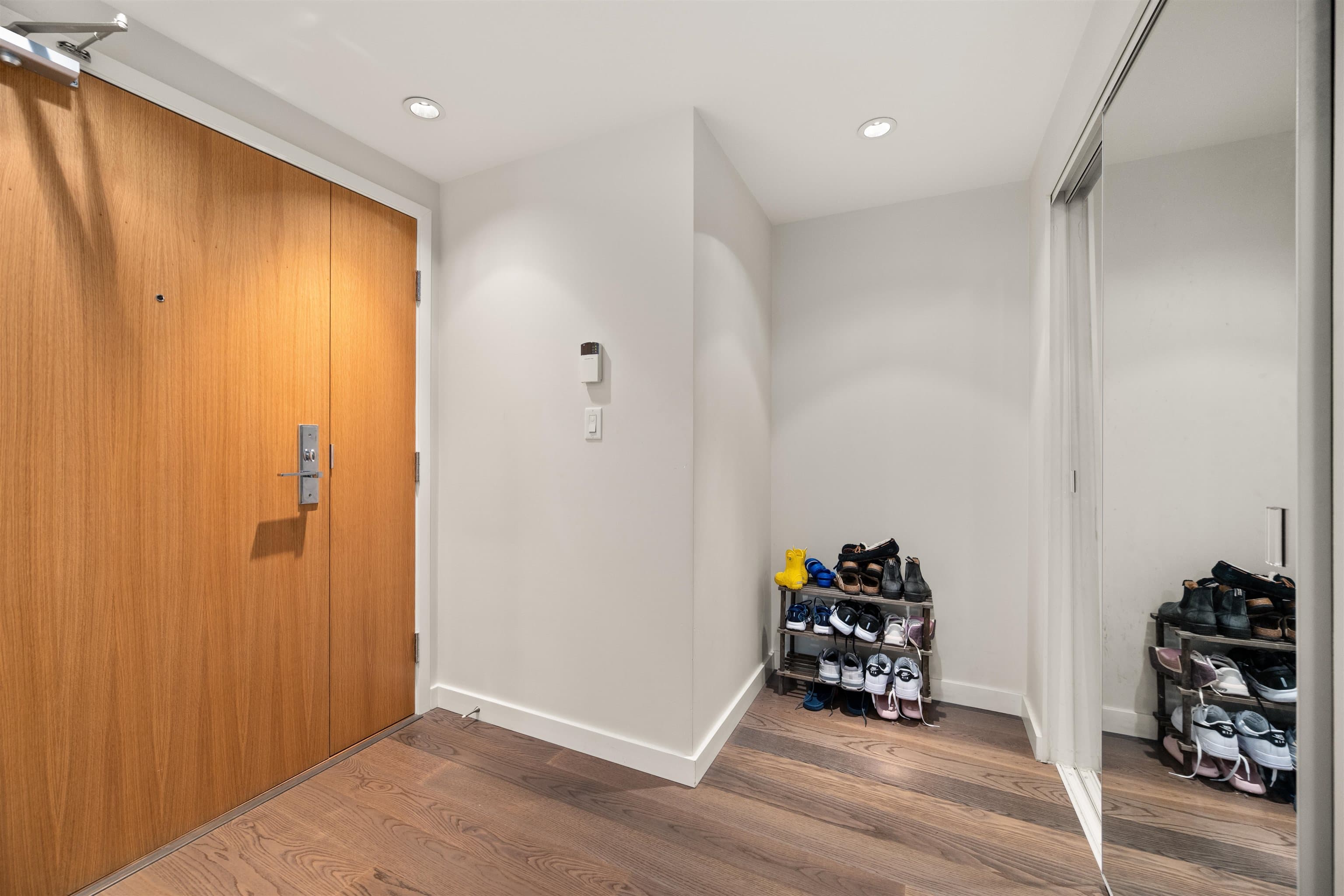 705 - 8 Smithe Mews, Vancouver, V6B 0A5 — photo 5